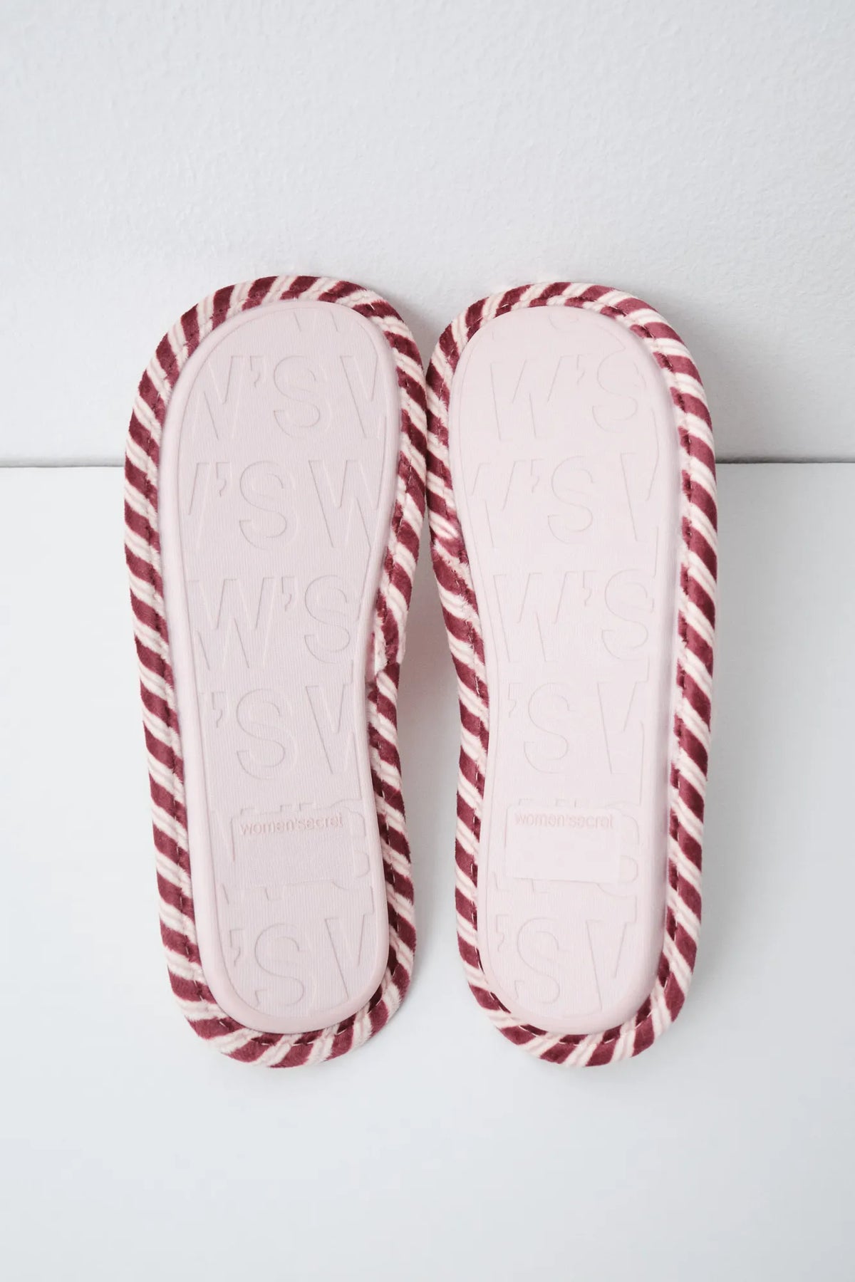 Women Secret Pink Women Pink Faux Shearling Snoopy Slippers SKU: 4994539_70 Image 04