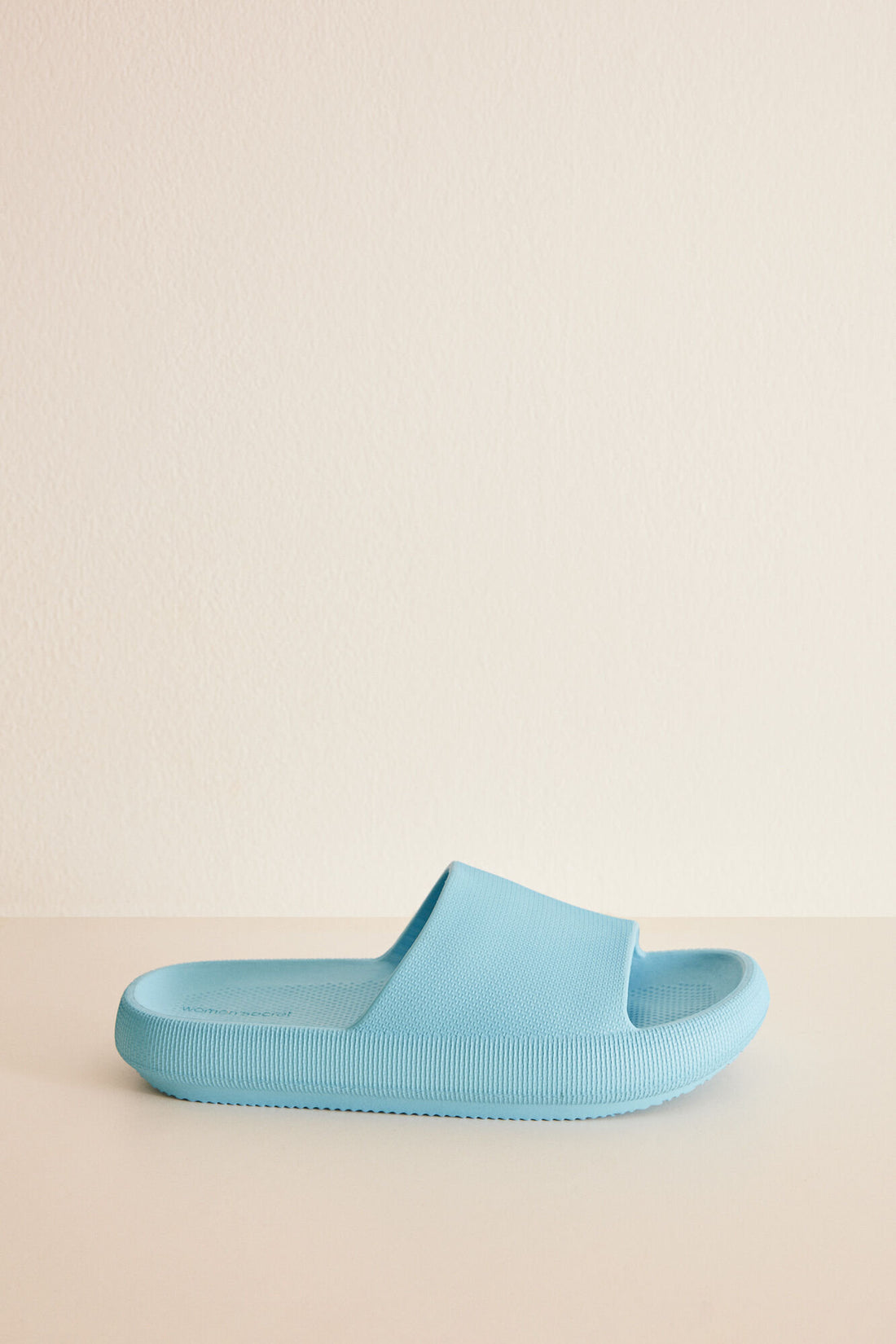 Blue Eva Rubber Flip Flops_4997631_11_01