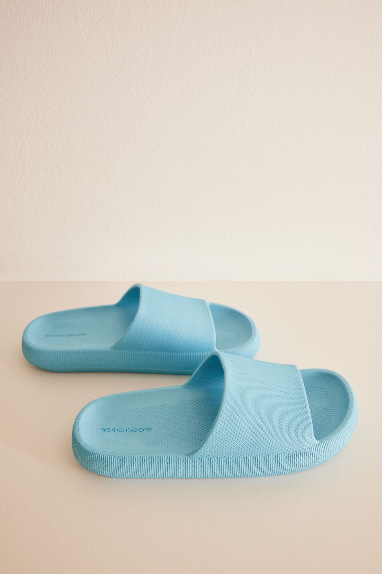 Blue Eva Rubber Flip Flops_4997631_11_02