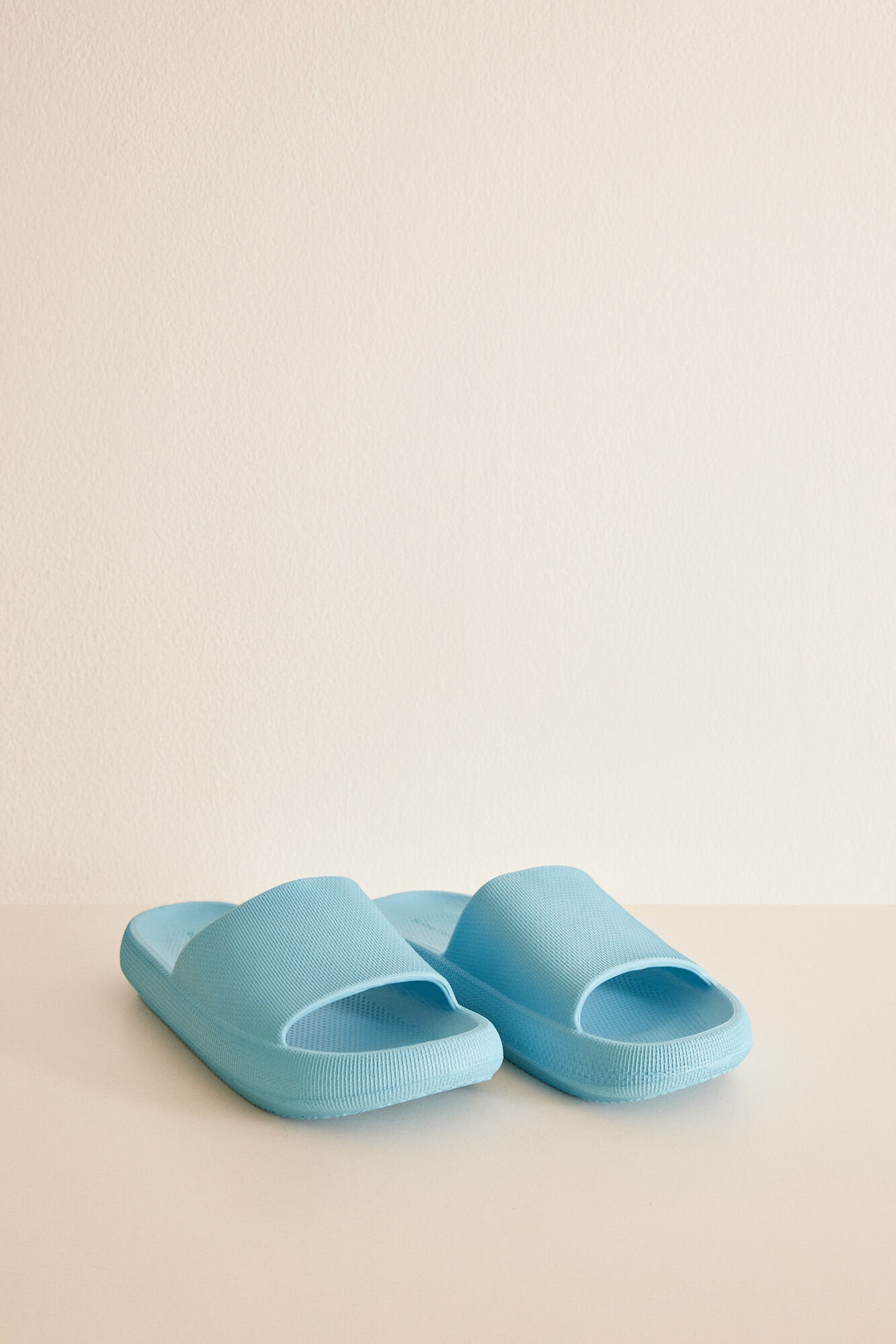 Blue Eva Rubber Flip Flops_4997631_11_03