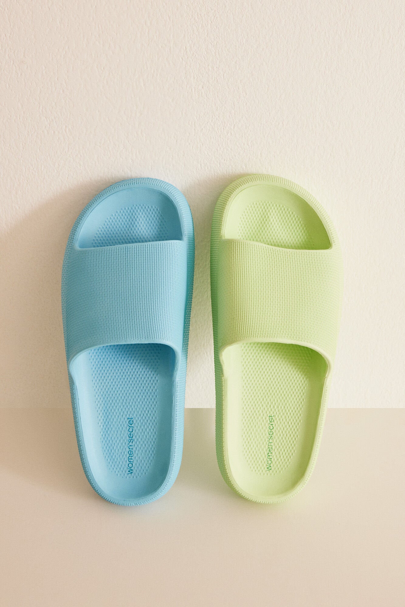 Blue Eva Rubber Flip Flops_4997631_11_05