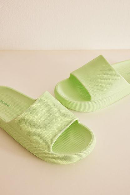 Green Eva Rubber Flip Flops_4997632_21_02