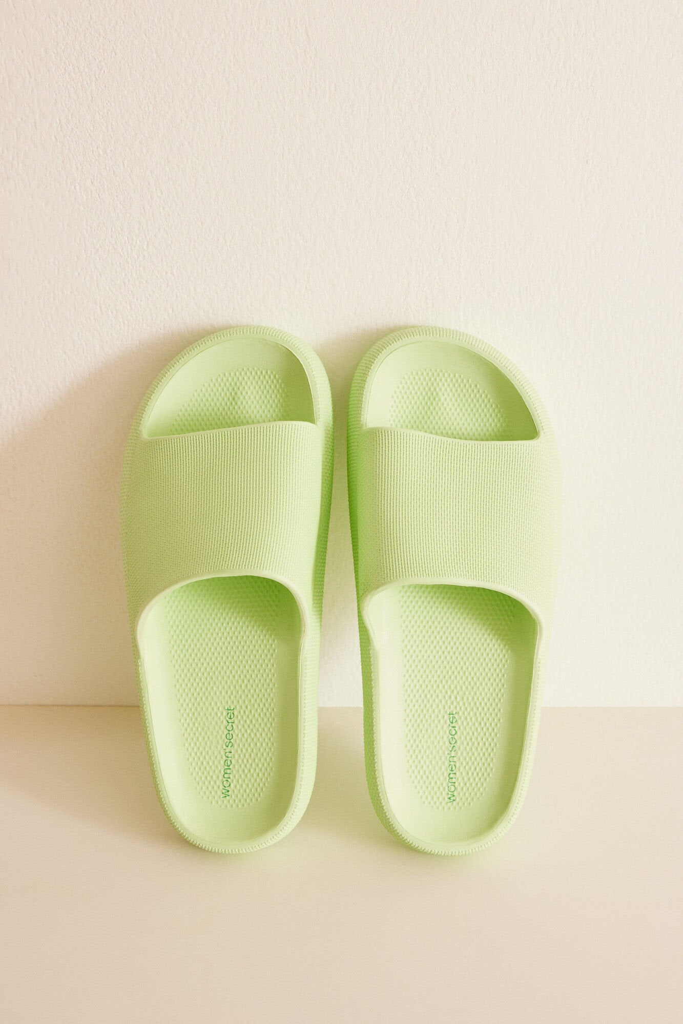 Green Eva Rubber Flip Flops_4997632_21_03