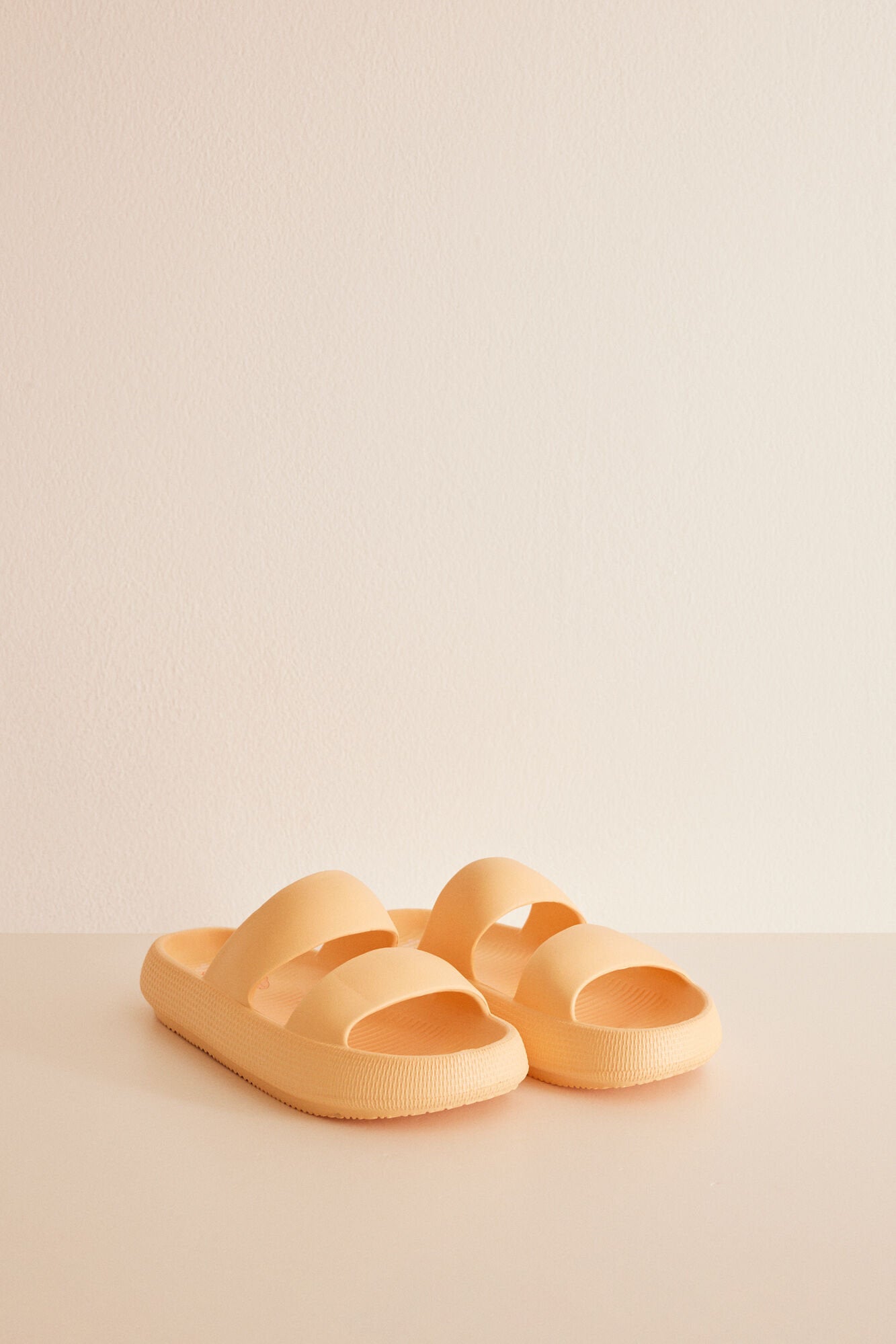 Orange Flip Flop_4997634_66_03