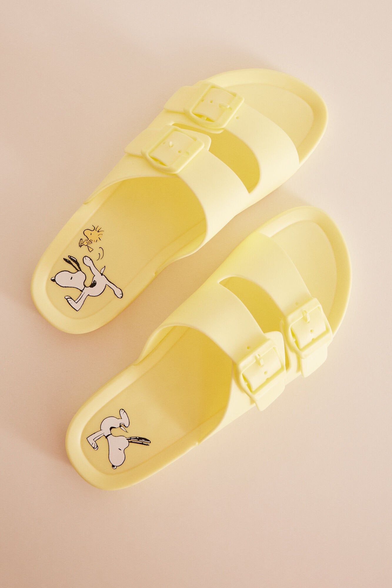 Snoopy Yellow Injected Sandals_01