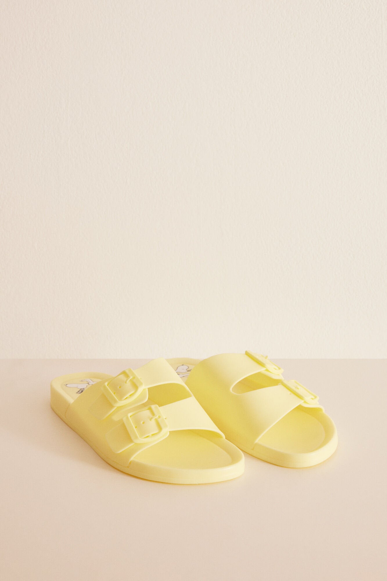 Snoopy Yellow Injected Sandals_04