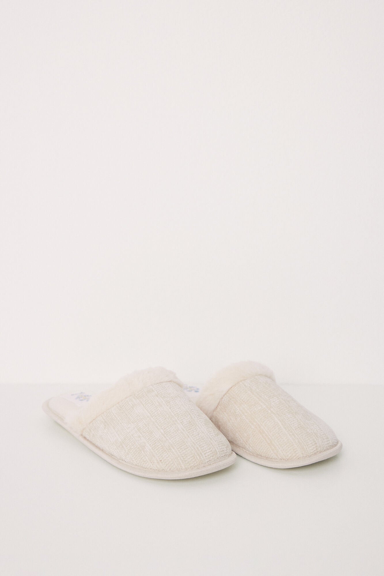 Ivory Chenilla House Slippers_03