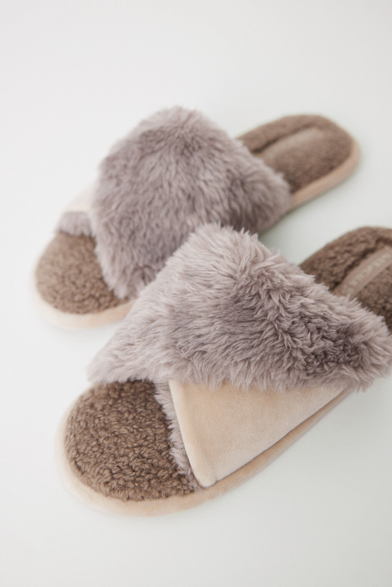 Women Secret_Open House Slippers with Brown Fur_4999672_37_01