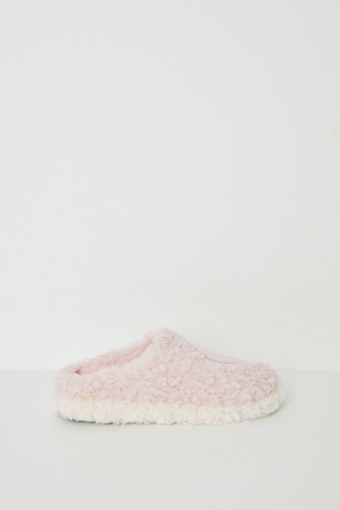 Women Secret_Faux Shearling Smiley Slippers_4999681_71_02