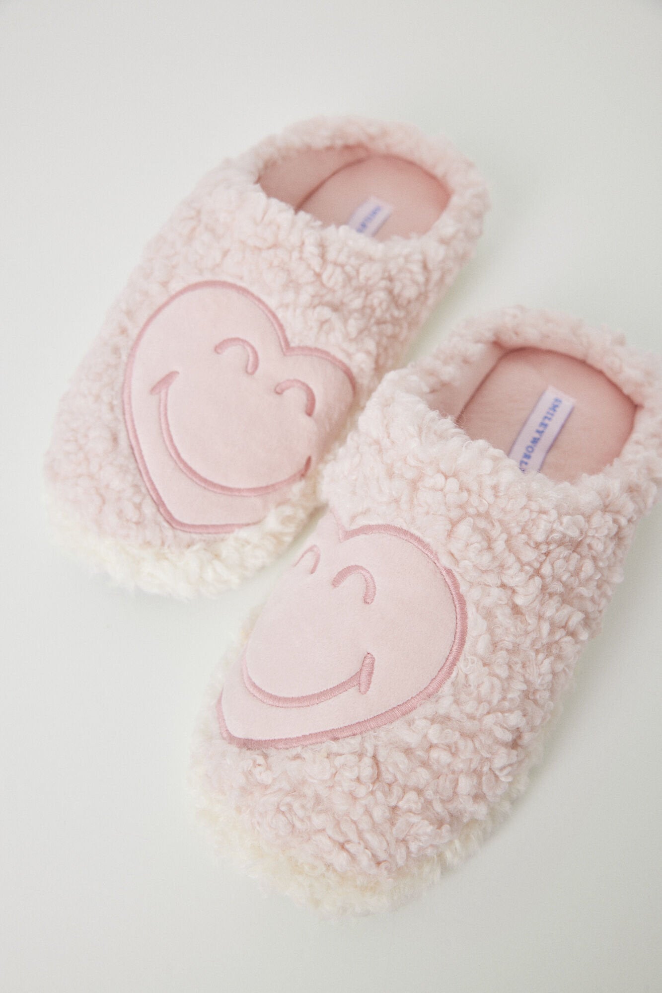 Women Secret_Faux Shearling Smiley Slippers_4999681_71_06