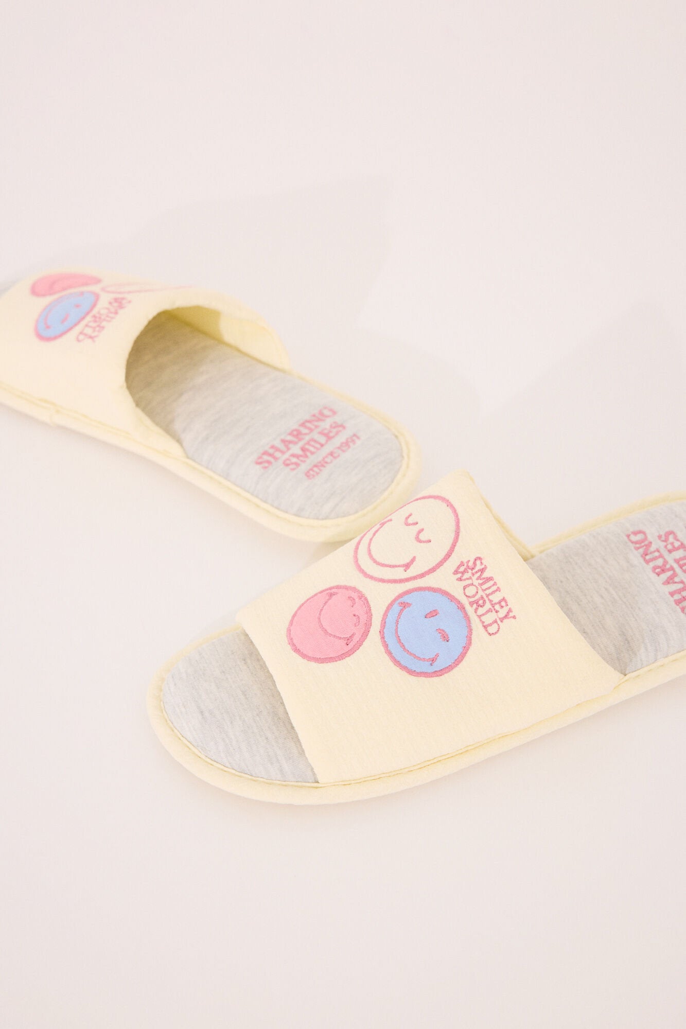 Women Secret_Smiley Open House Slippers_4999687_04_03
