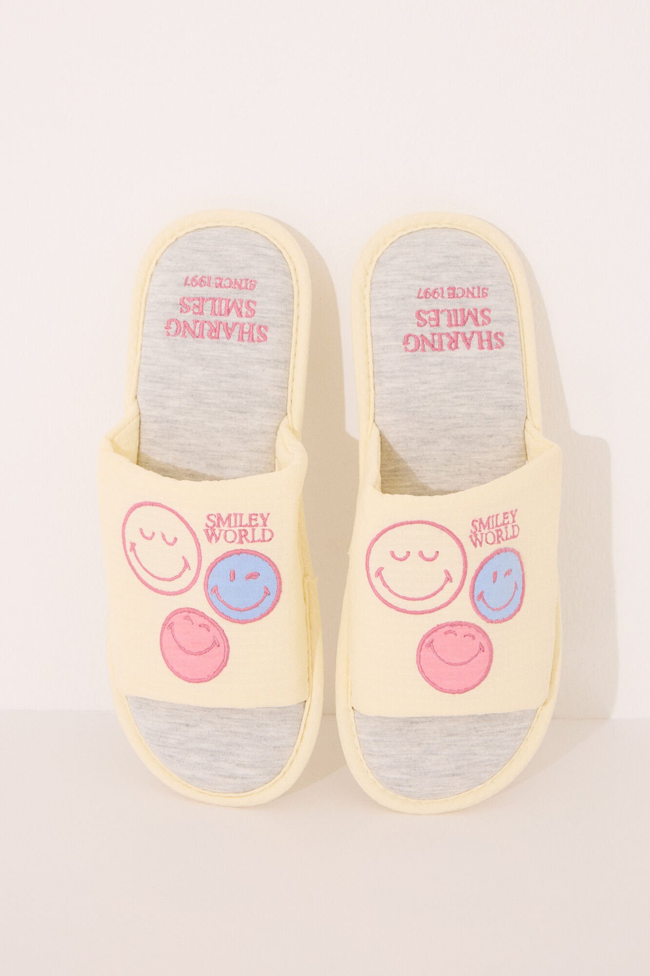 Women Secret_Smiley Open House Slippers_4999687_04_05