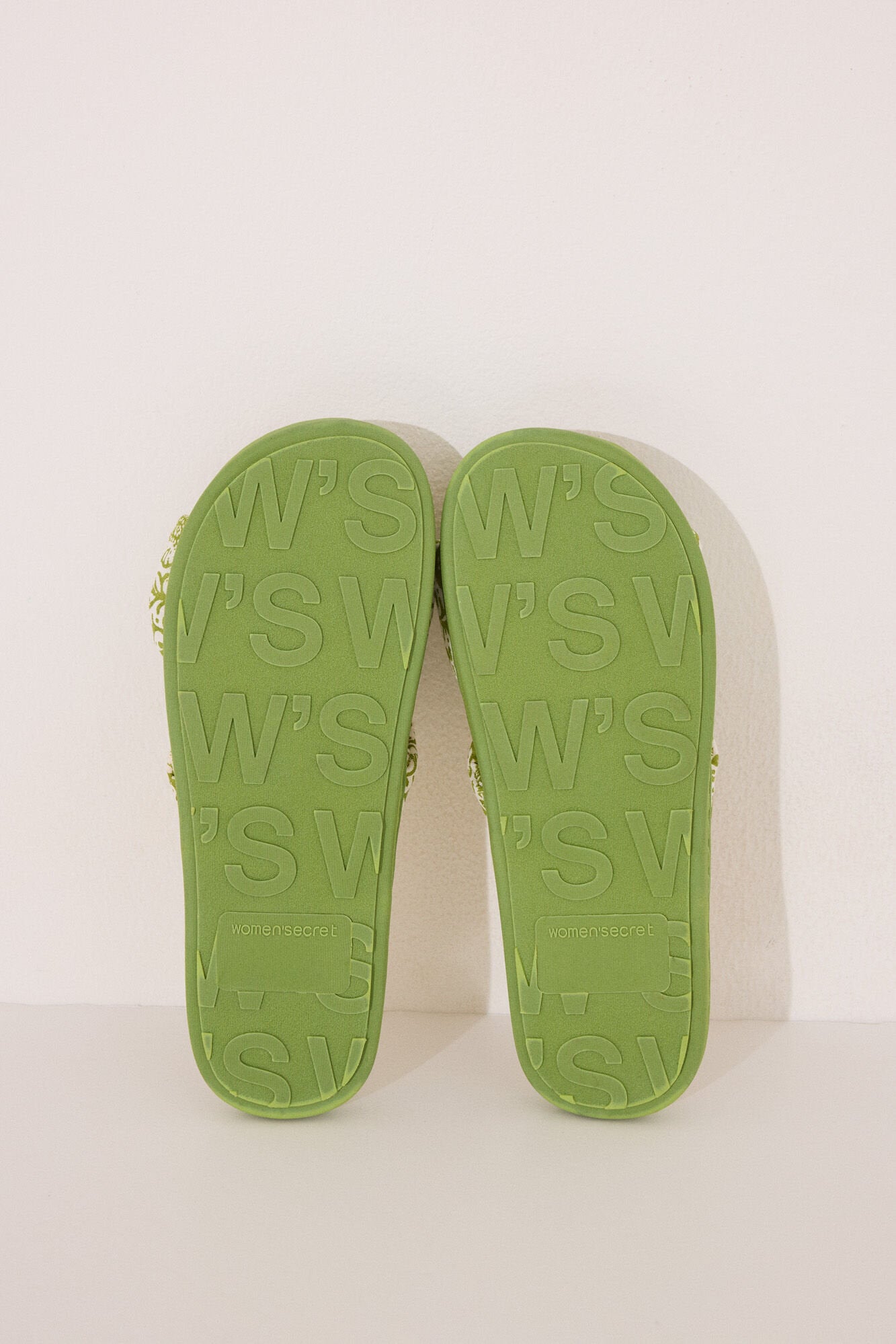 Women Secret_Green Raffia Knotted Upper Slippers_4999704_21_04