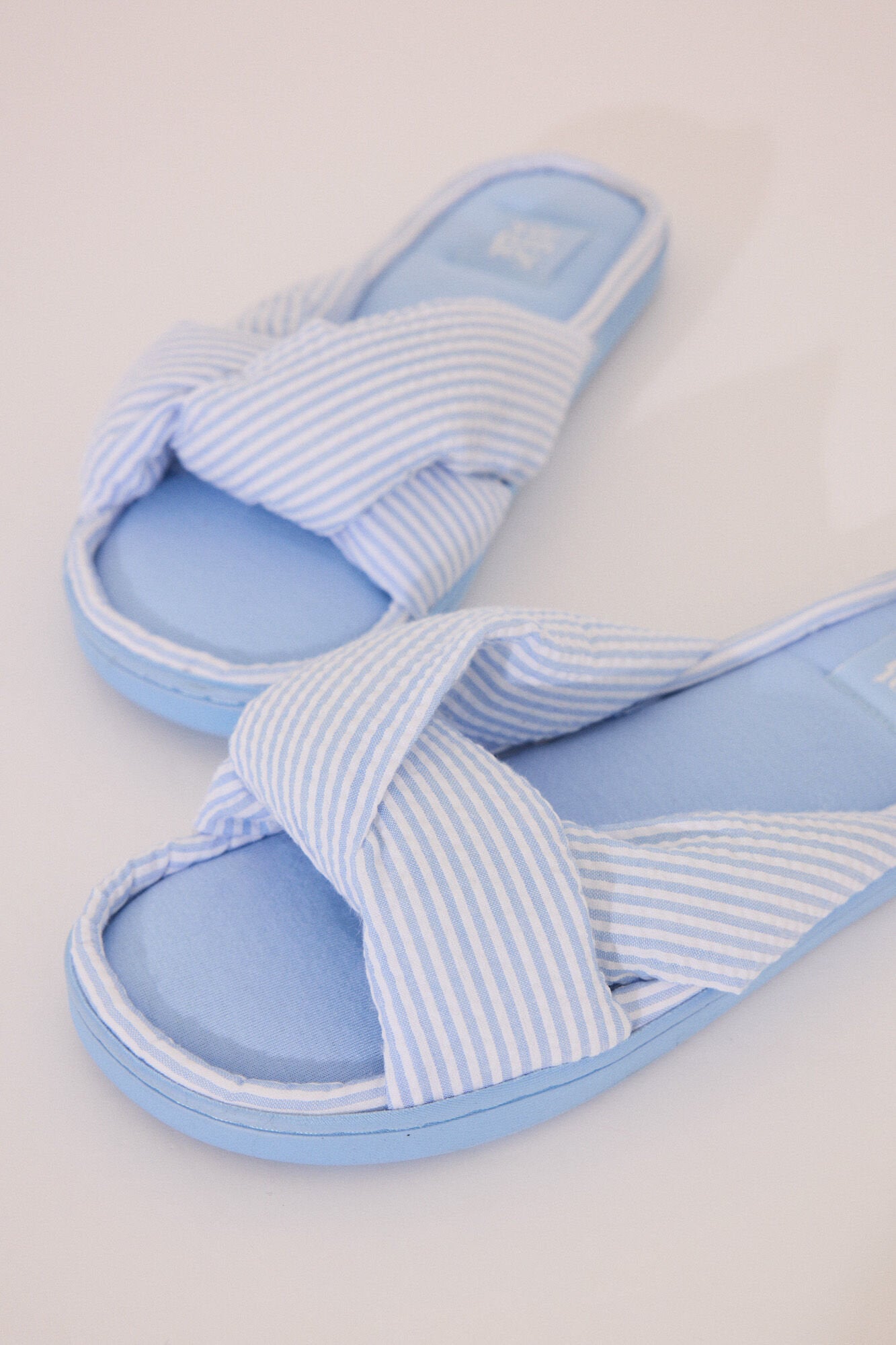 Women Secret_Blue Seersucker Slippers_4999707_15_01
