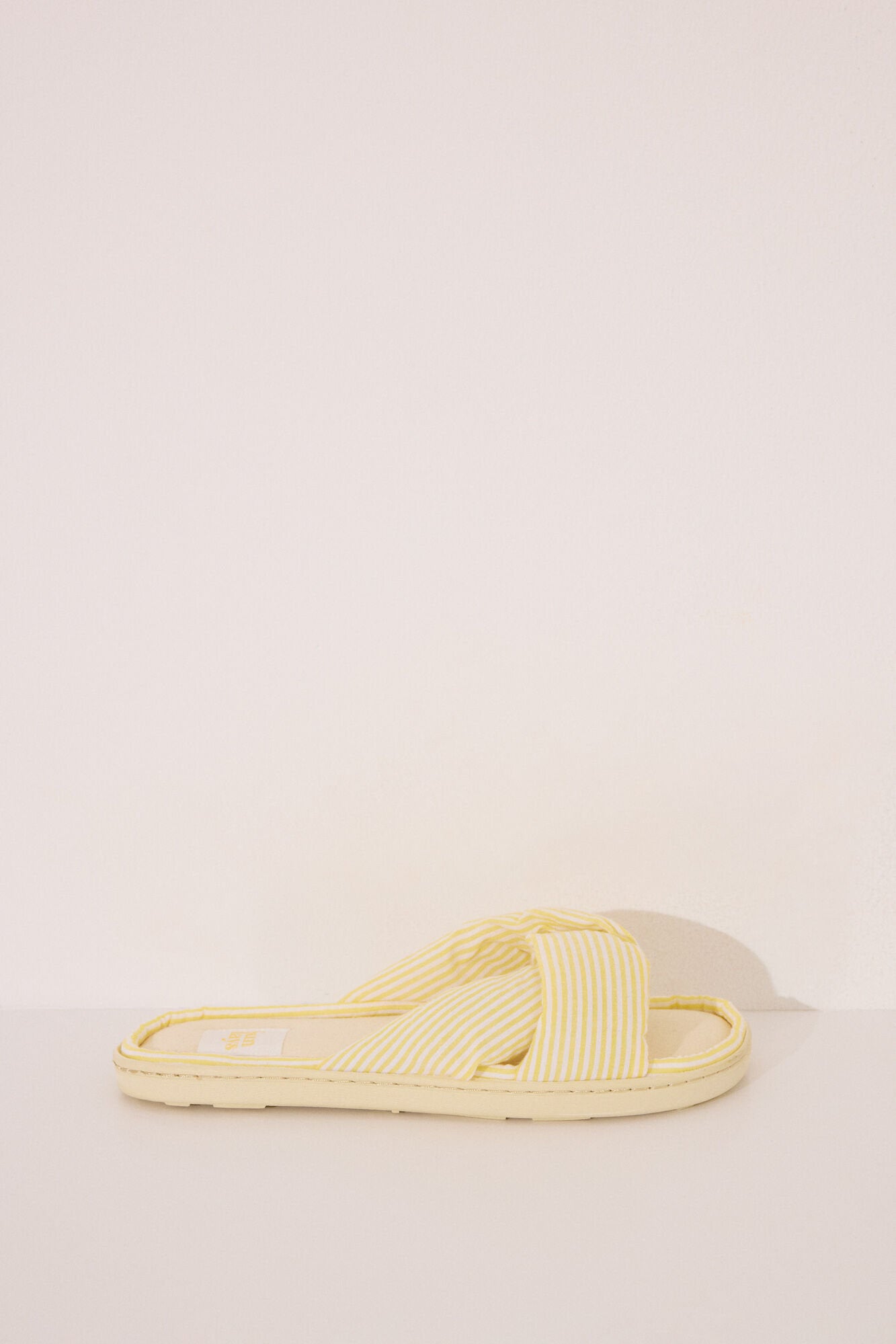 Women Secret_Yellow Seersucker Slippers_4999708_05_05