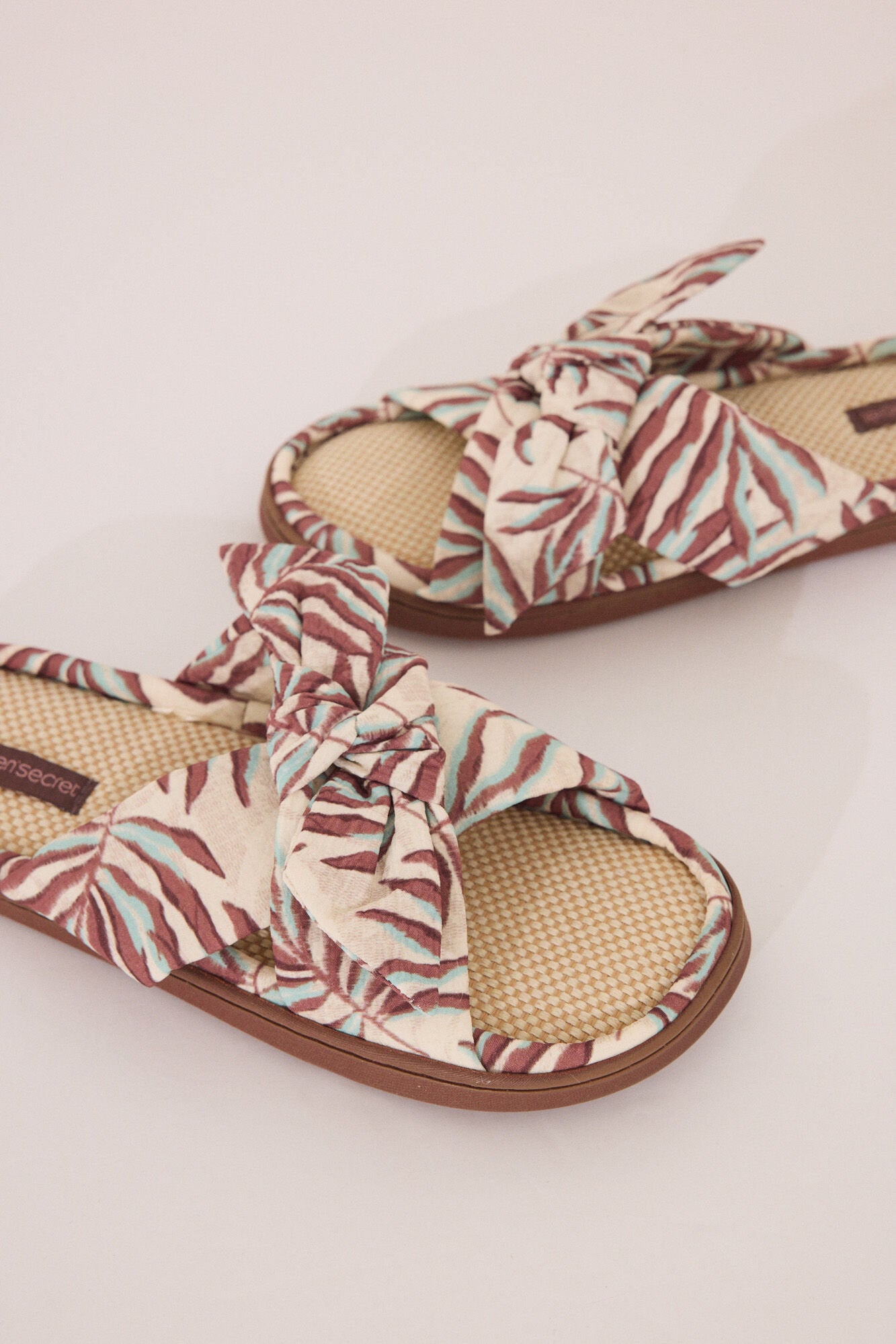 Women Secret_Tropical Raffia Slippers_4999716_22_02