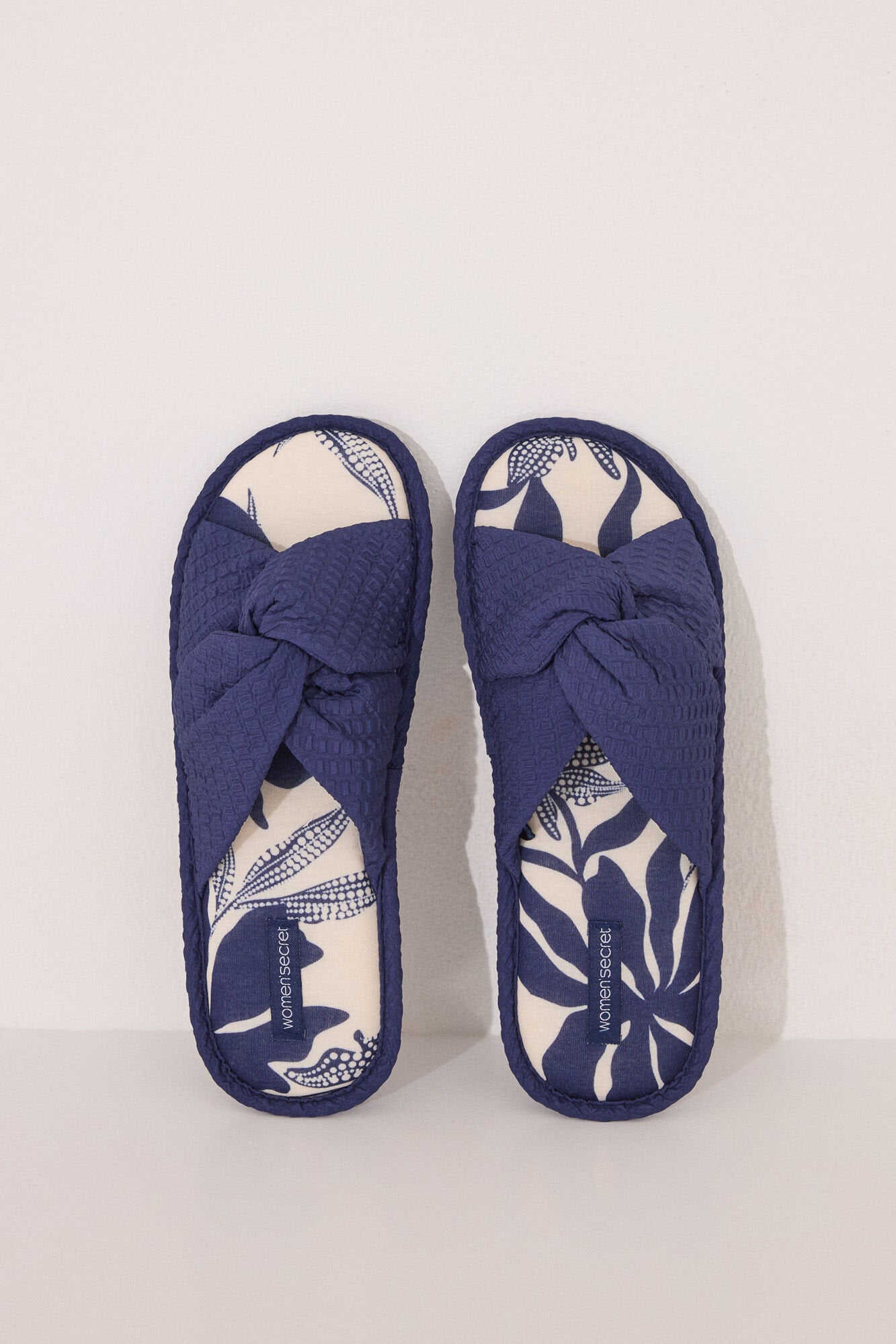 Women Secret_Slippers with Blue Flower Print_4999717_10_03