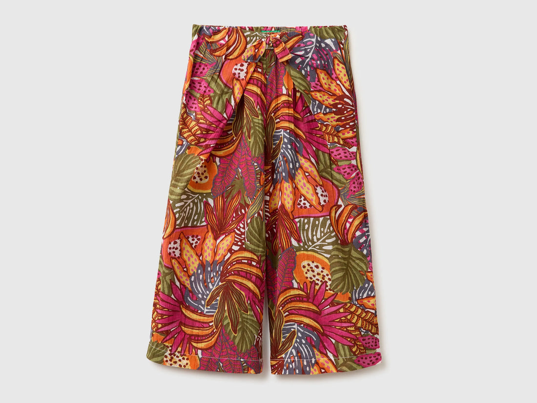 Benetton Multi-color Girls 3/4 Length Trousers with Knot SKU: 49MYGF033_70J Image 01
