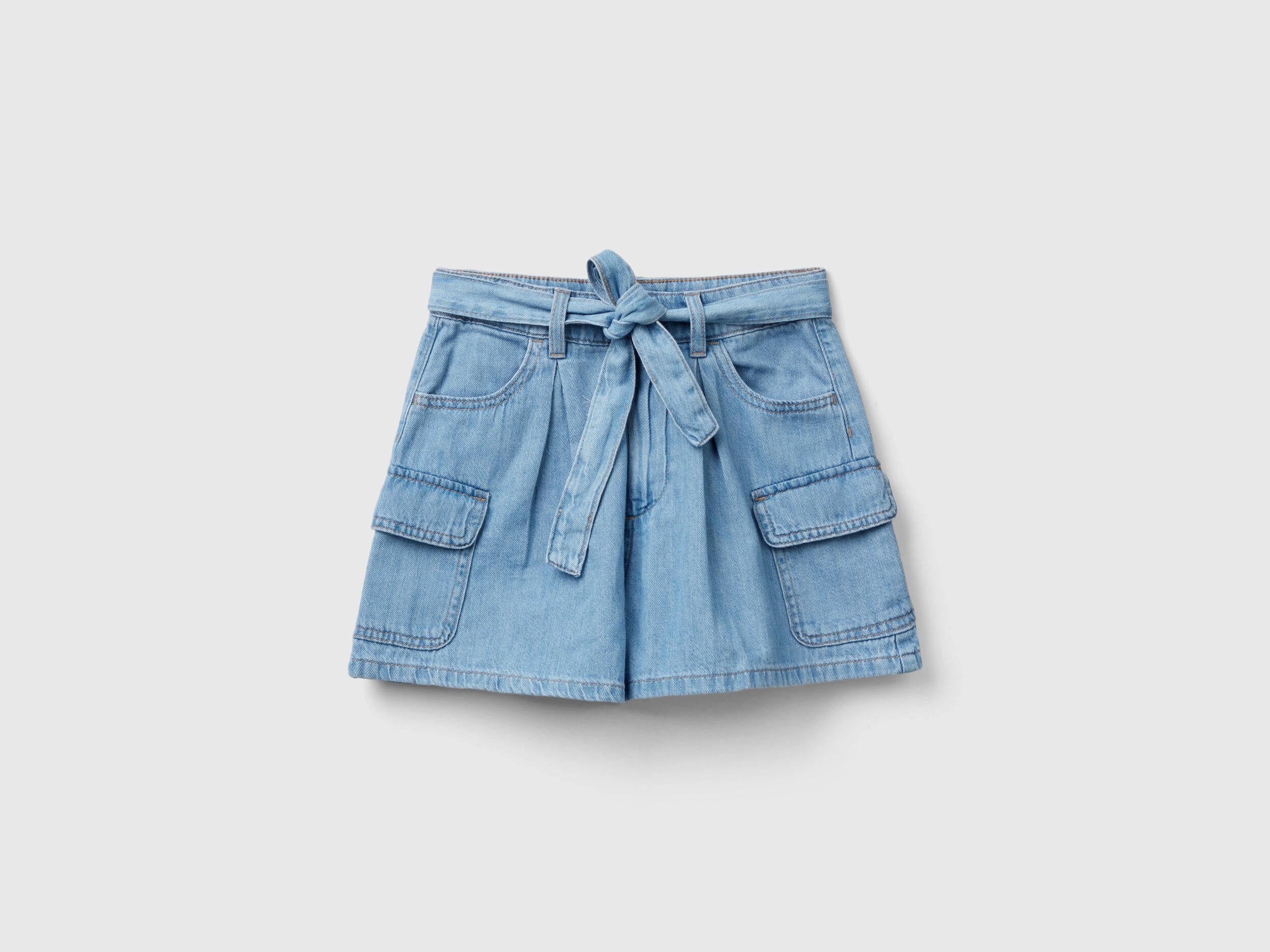 Lightweight Denim Cargo Bermuda Shorts_4AD6C902S_901_01