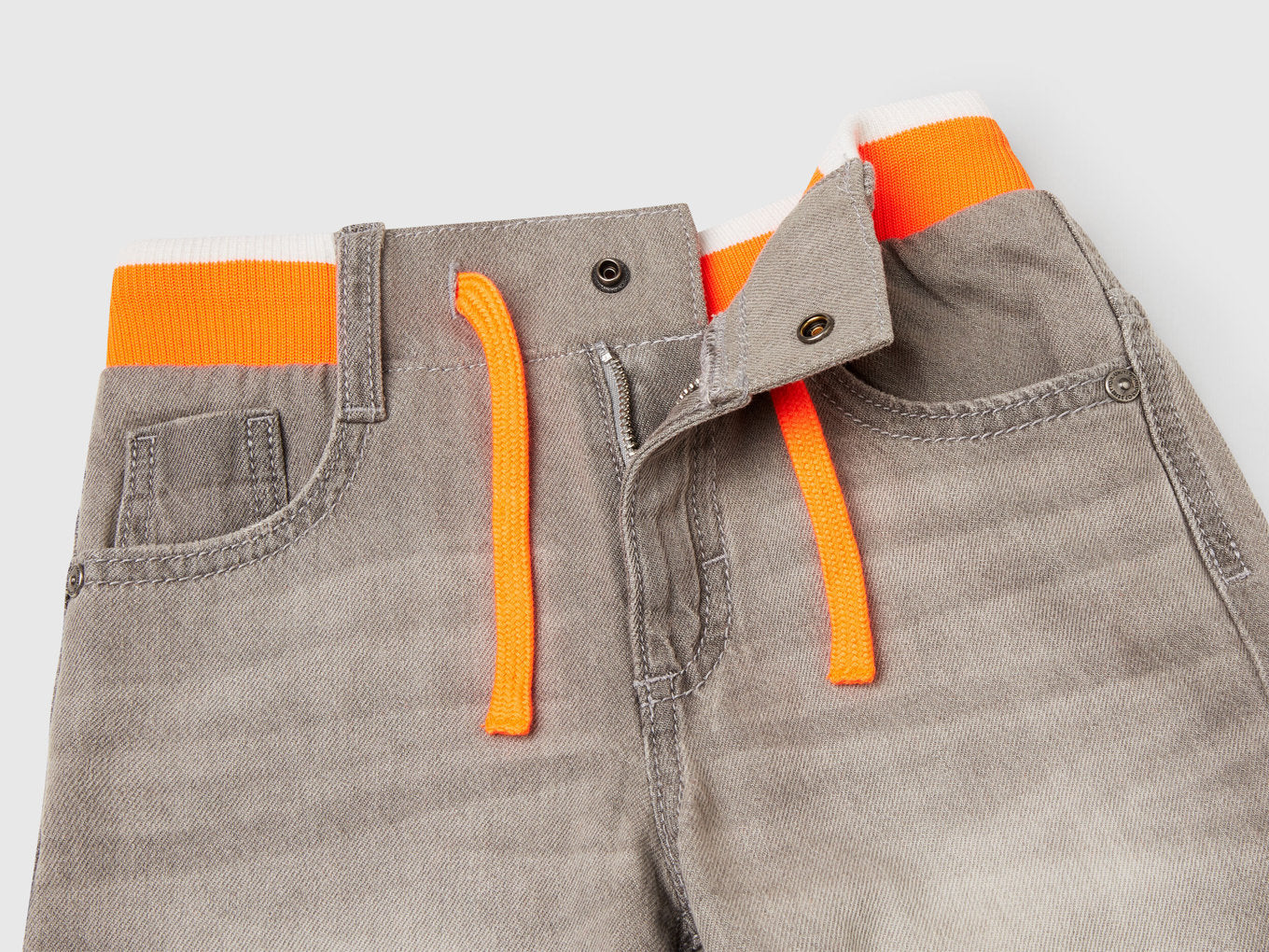 Benetton_Straight Jean Shorts_4AD7G902Y_888_03