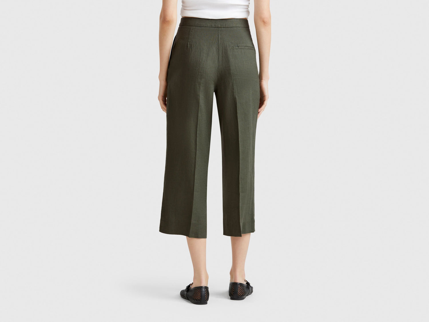Benetton_Cropped Sweatpants in Pure Linen_4AGHDF08M_20W_03