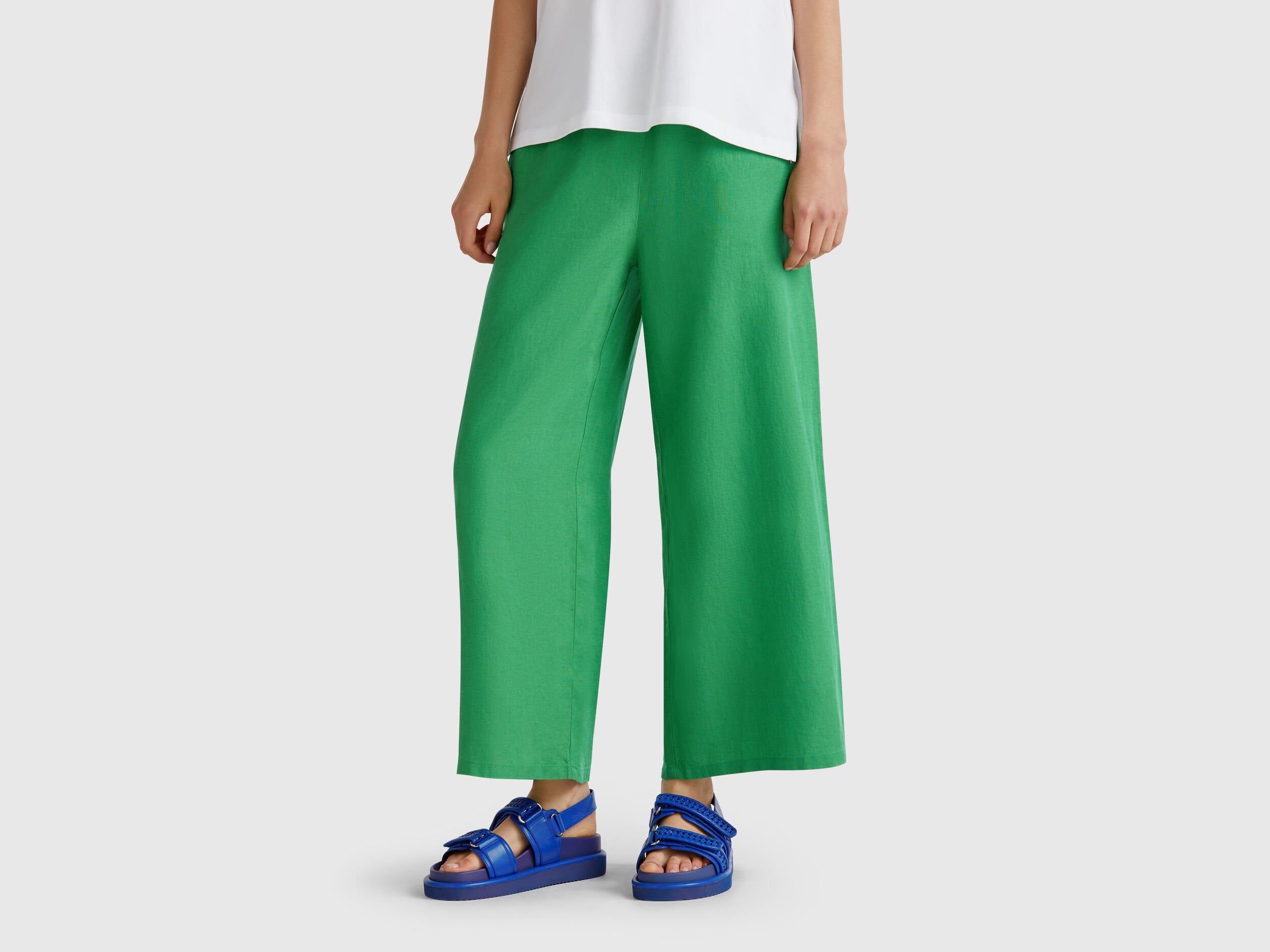 Benetton_Wide Leg Trousers in Pure Linen_4AGHDF09G_0R8_02