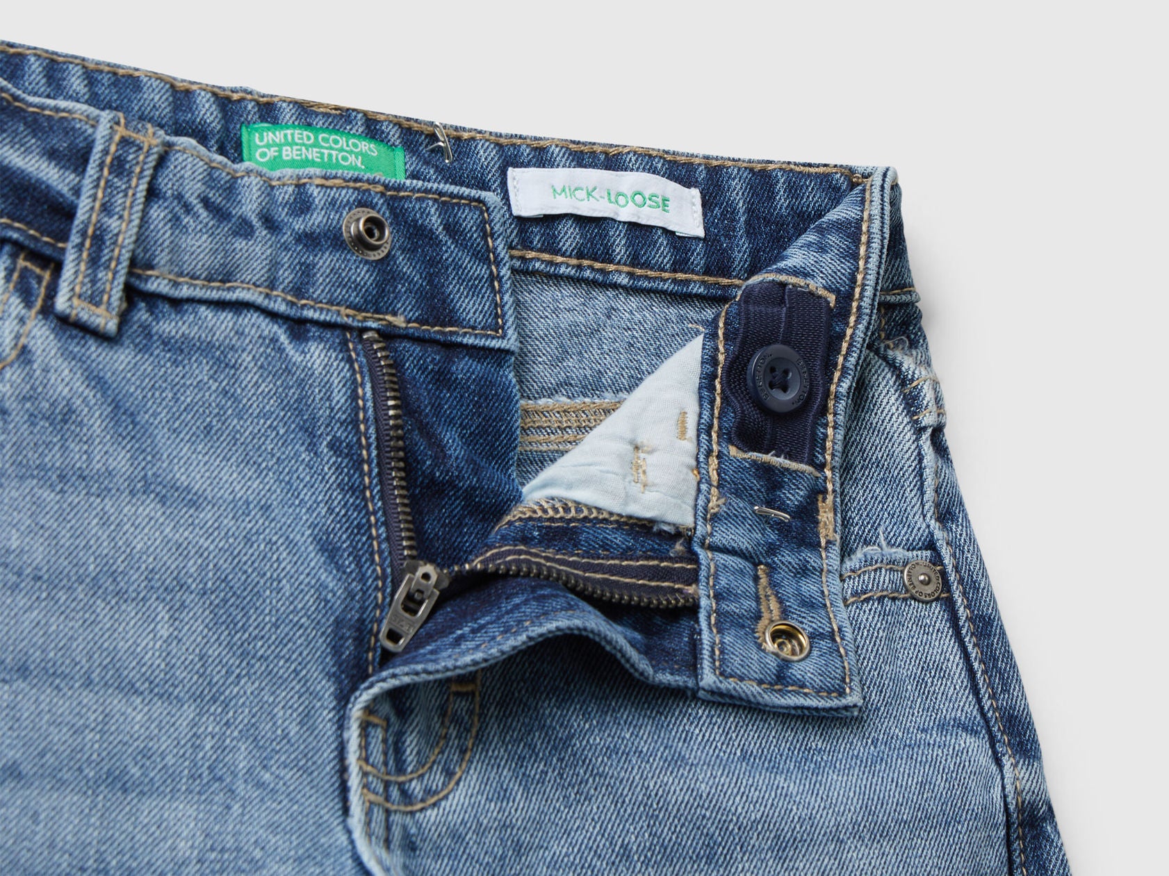 Benetton_Blue_Loose Fit Jeans with Roll-Up_4AW7GE02R_901_03