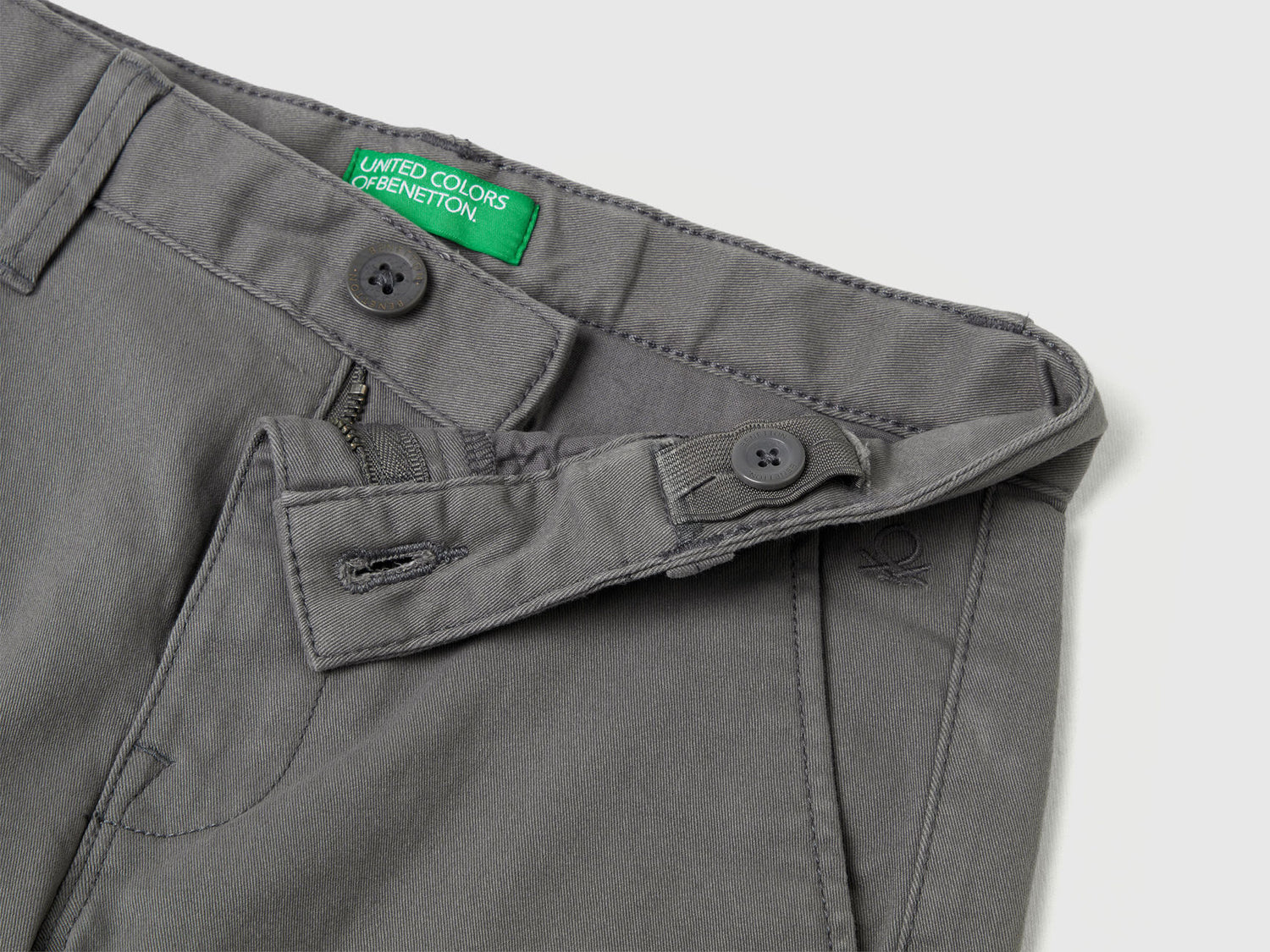 Benetton_Dark Gray_Slim Fit Chinos in Stretch Cotton_4HM6CF04X_00W_03