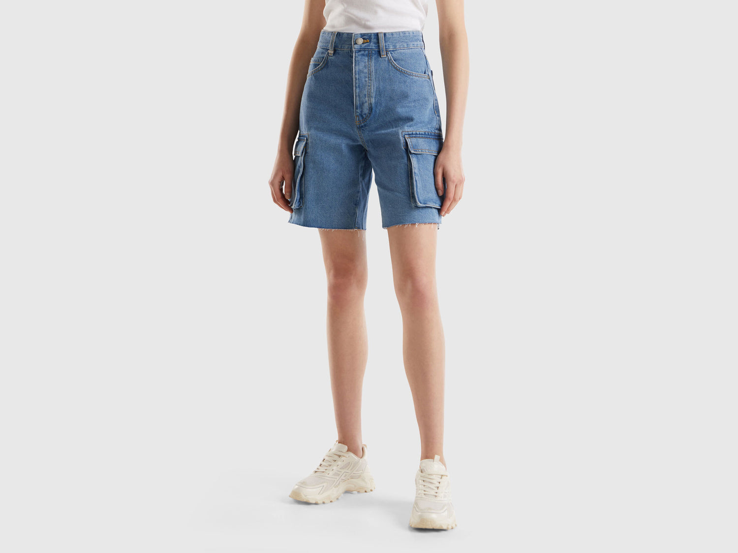 Cargo Shorts In Recycled Cotton Blend_4Ipcd9017_902_01