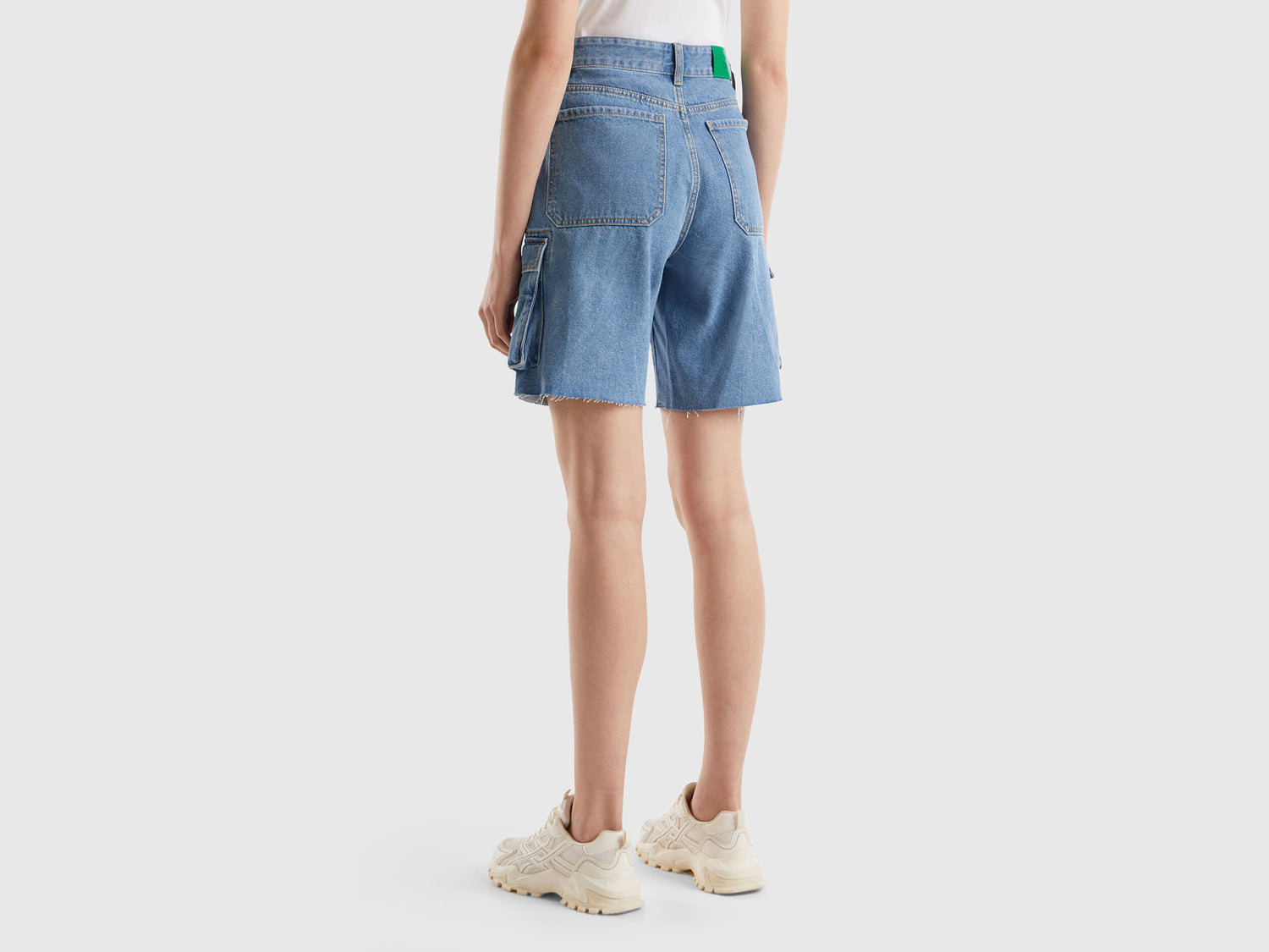 Cargo Shorts In Recycled Cotton Blend_4Ipcd9017_902_02