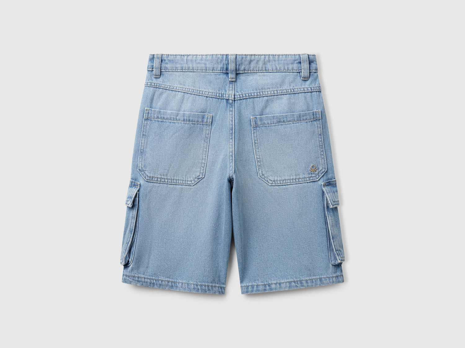 Benetton_Straight Cargo Bermudas_4KEHC9041_902_02