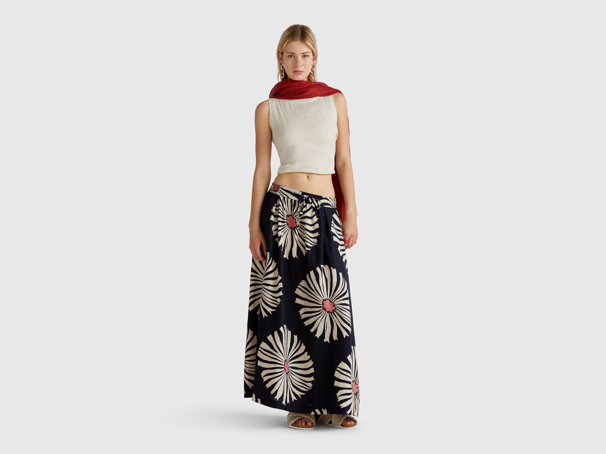 Benetton_Midi Skirt with Floral Print_4KPRD004T_70A_01