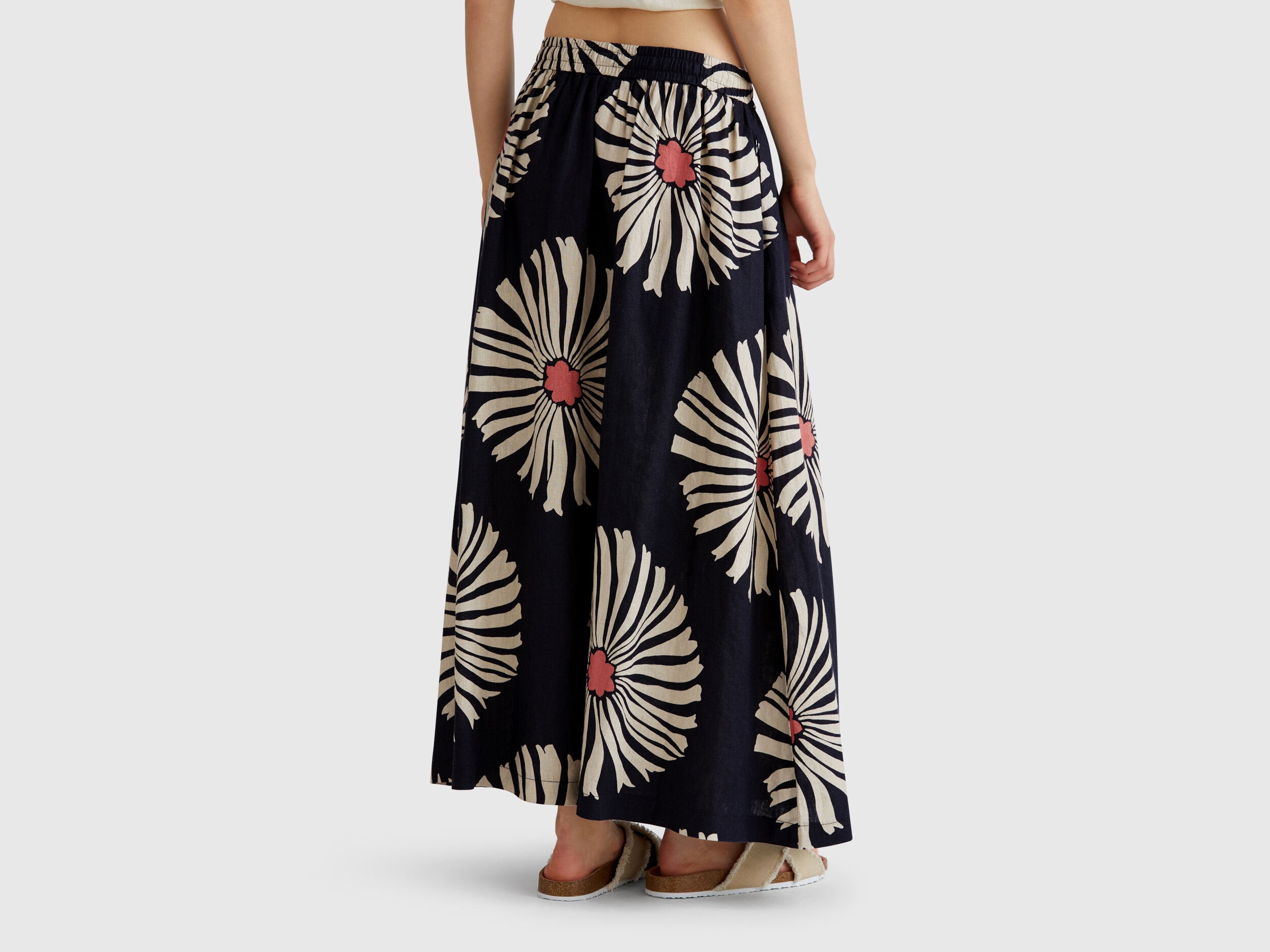 Benetton_Midi Skirt with Floral Print_4KPRD004T_70A_03