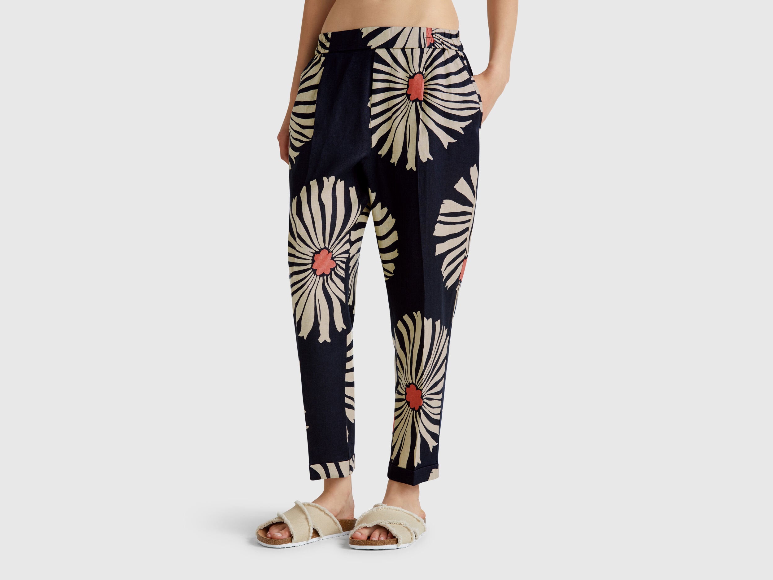 Benetton_Printed Linen Trousers_4KPRDF079_70A_02