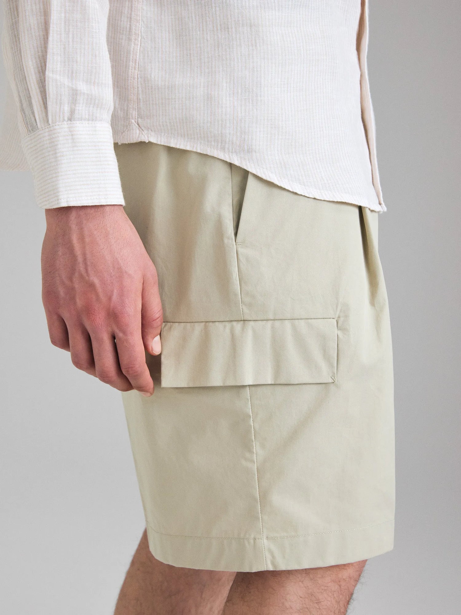 Sisley Beige Men Bermuda Shorts with Pockets SKU: 4KUES901F_1A3 Image 04