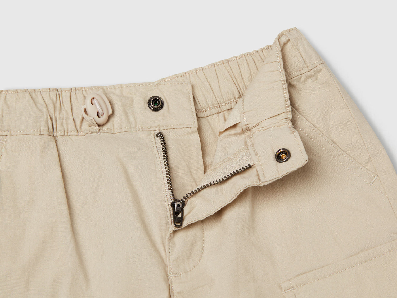 Benetton_Parachute Shorts in Stretch Cotton_4L2VG902V_152_03