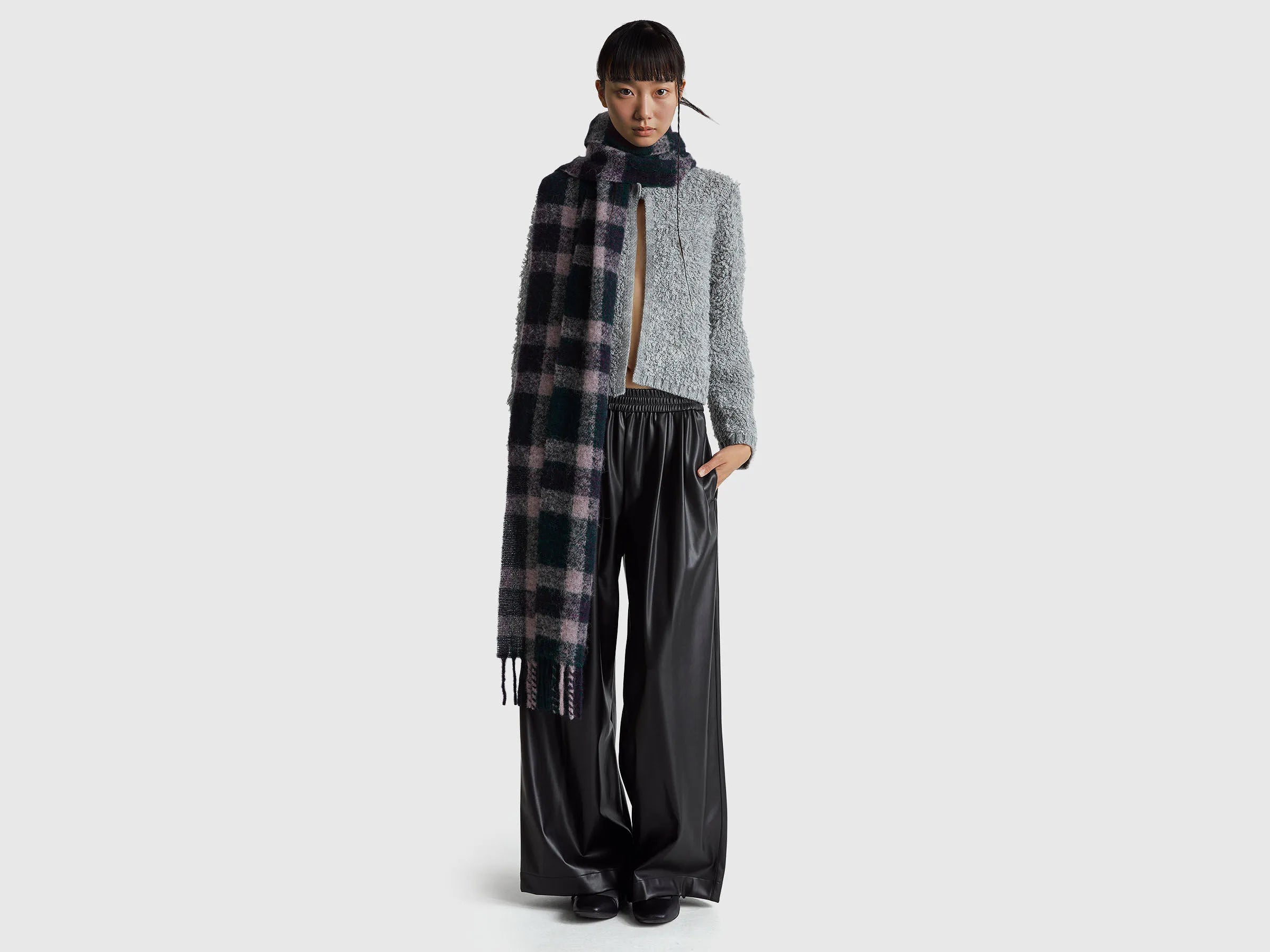 Benetton_Black_Trousers in Imitation Leather Fabric_4M3CDF0A8_100_01
