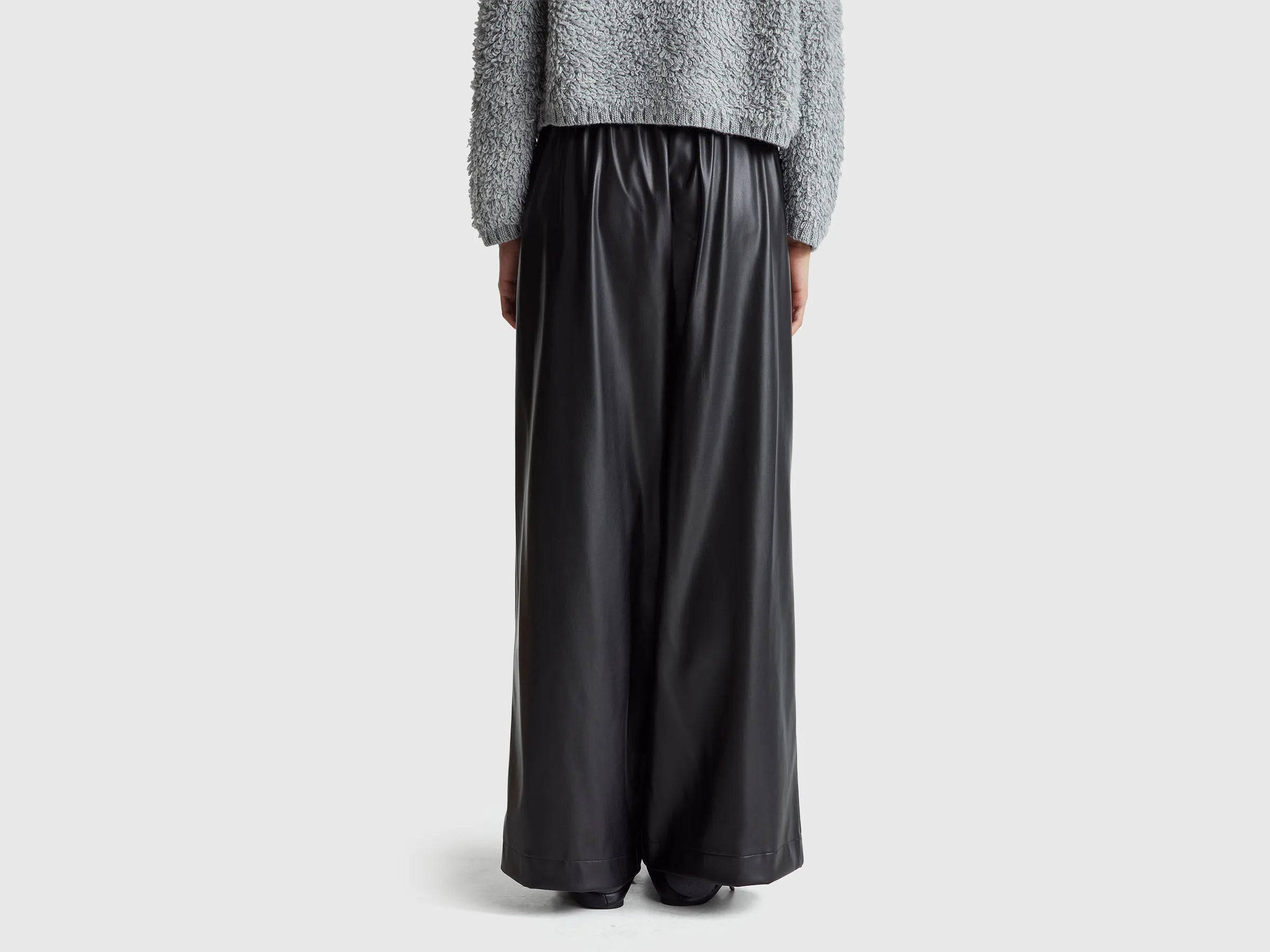 Benetton_Black_Trousers in Imitation Leather Fabric_4M3CDF0A8_100_03