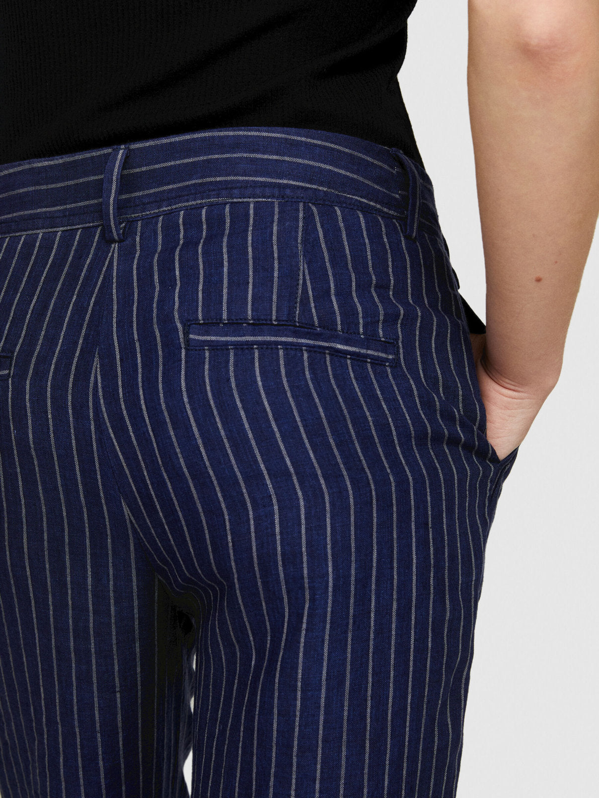 Pinstripe Trousers In 100% Linen_4NTHLF055_902_05