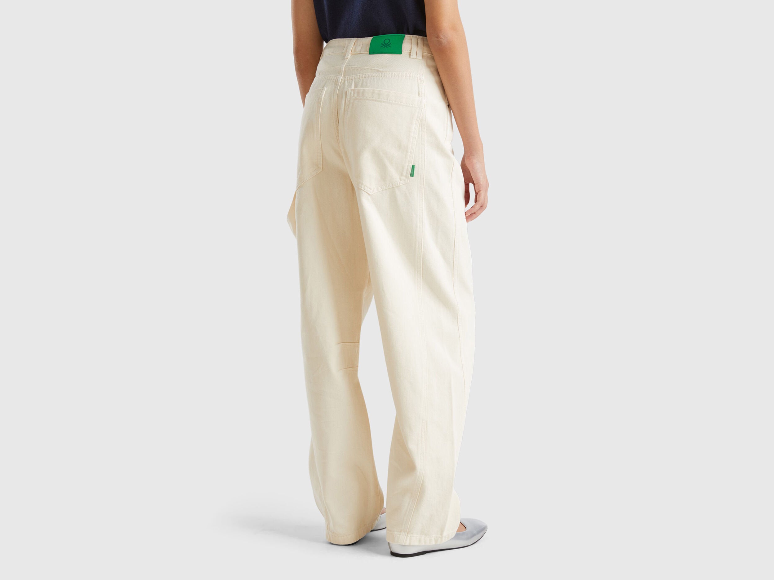 Wide Leg Jeans in White_4OCBDE025_6R2_03