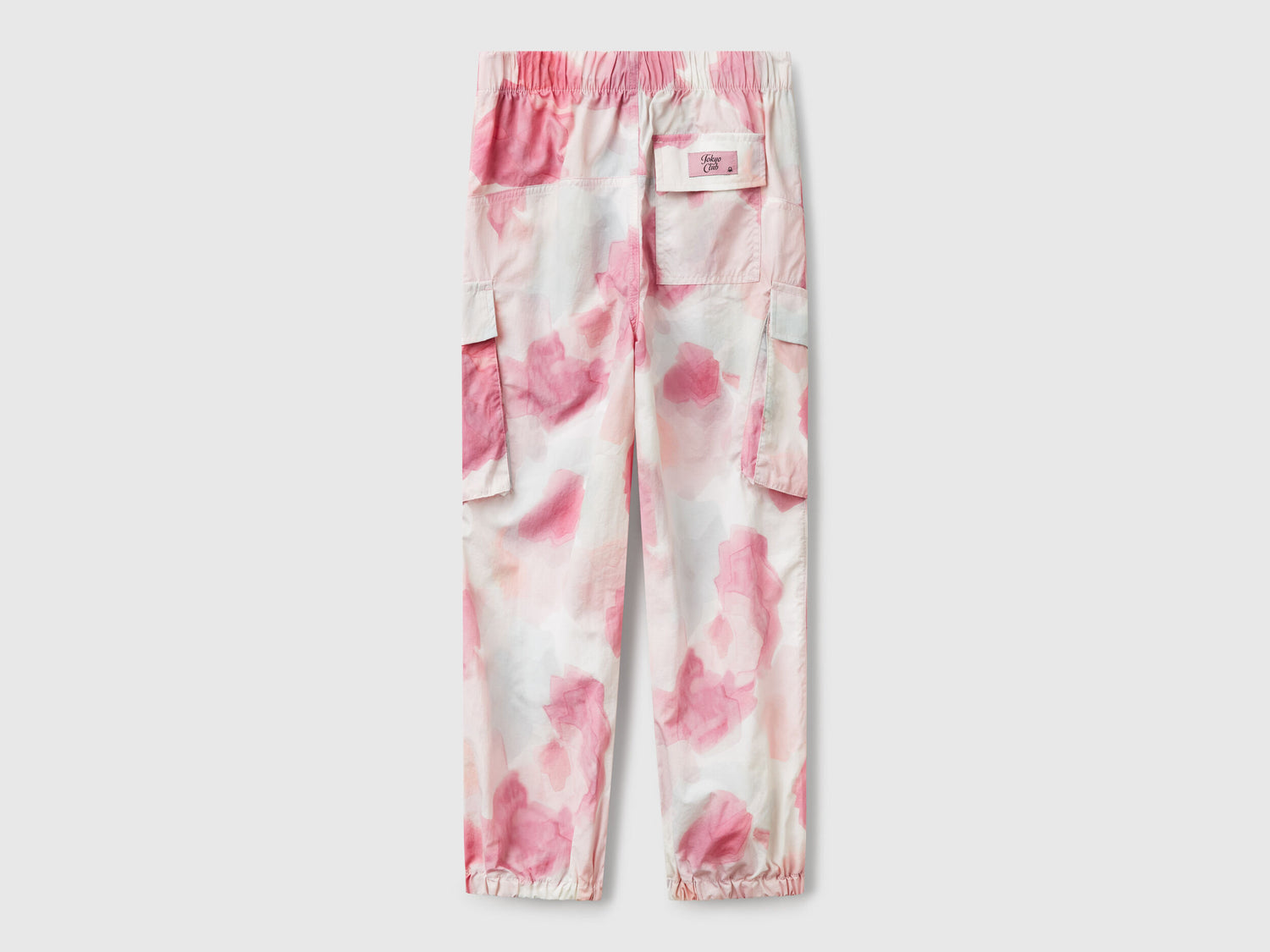 Benetton_Parachute Trousers with Pattern Print_4Q2RCF04K_63N_02