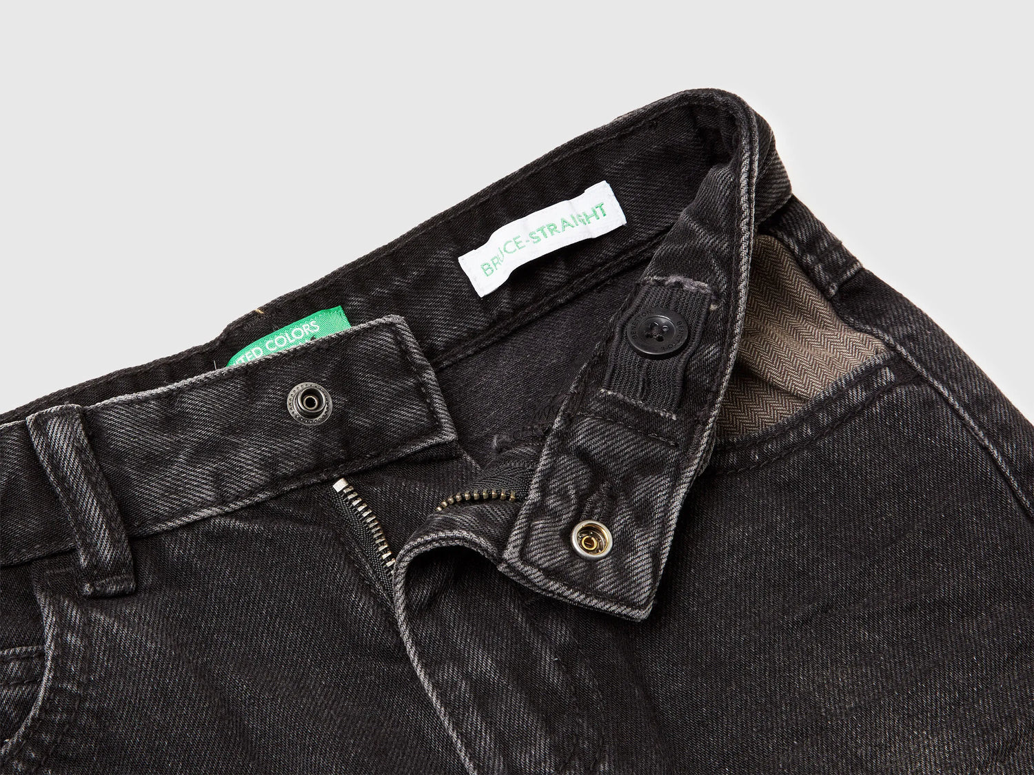 Benetton_Black_Straight Fit Jeans_4R76GE02U_800_03