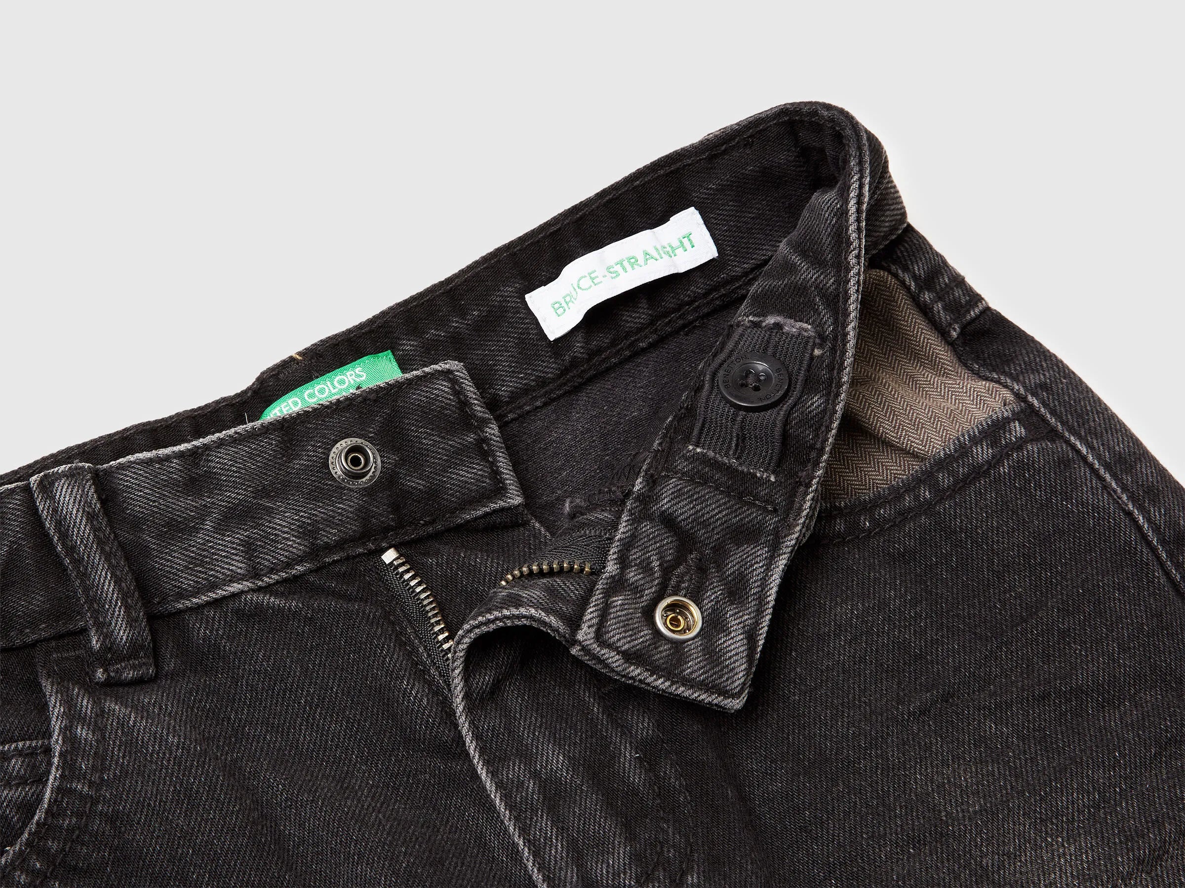 Benetton_Black_Straight Fit Jeans_4R76GE02U_800_03