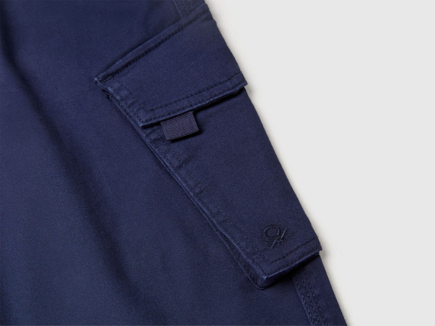 Benetton_Dark Blue_Regular Fit Cargo Trousers_4RHPCF04Y_252_03