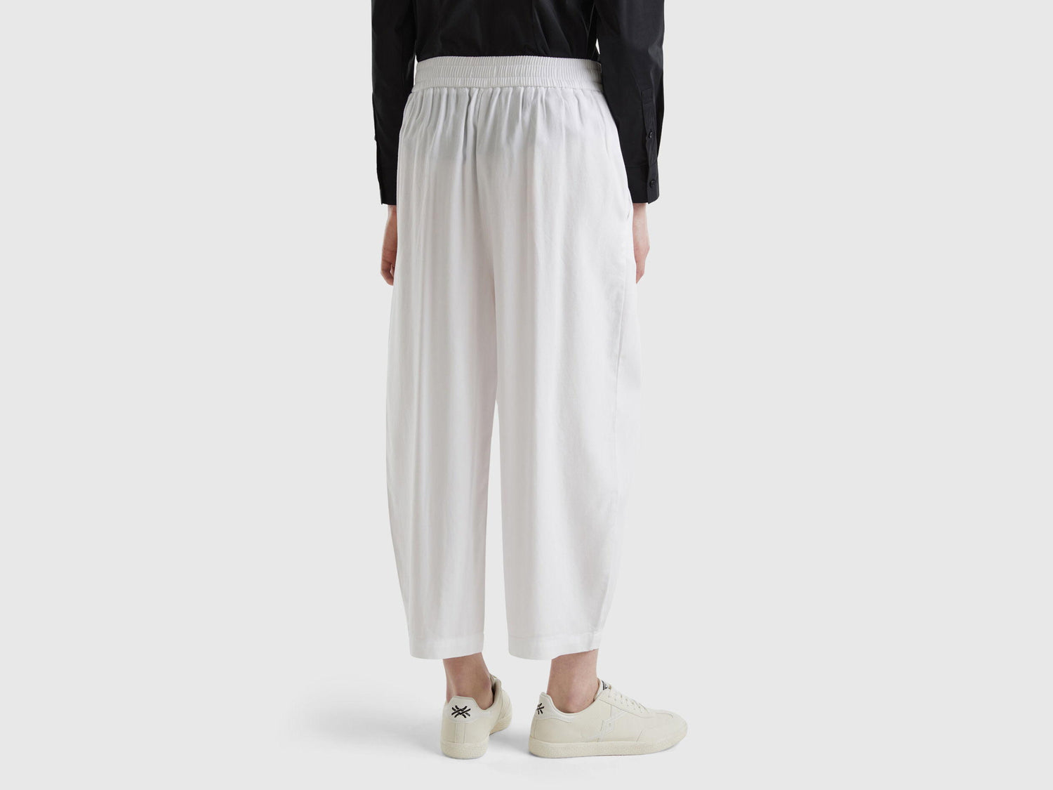 Cropped Trousers With Pleats_4T9155AA4_101_02