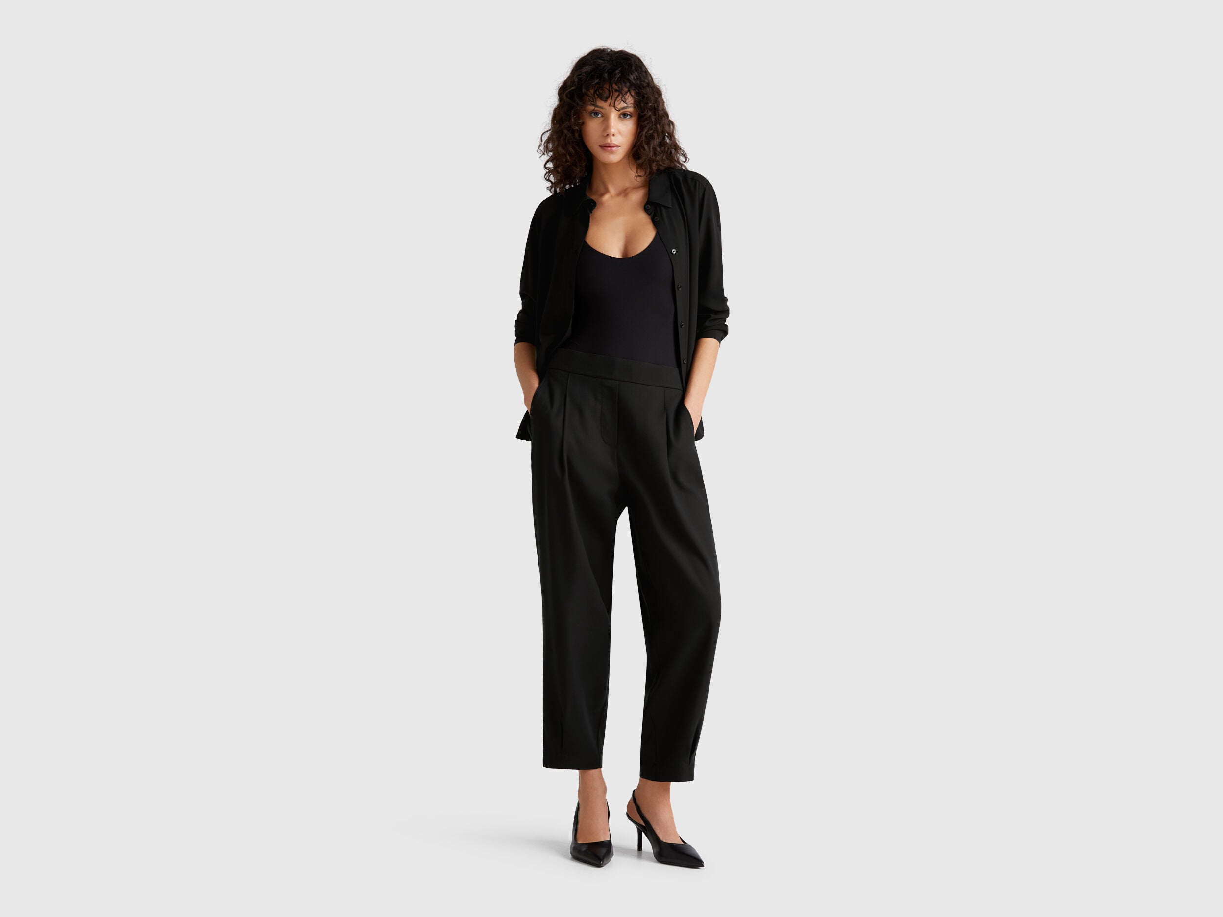 Benetton_Flowy Trousers with Pleats_4T91DF08L_100_01