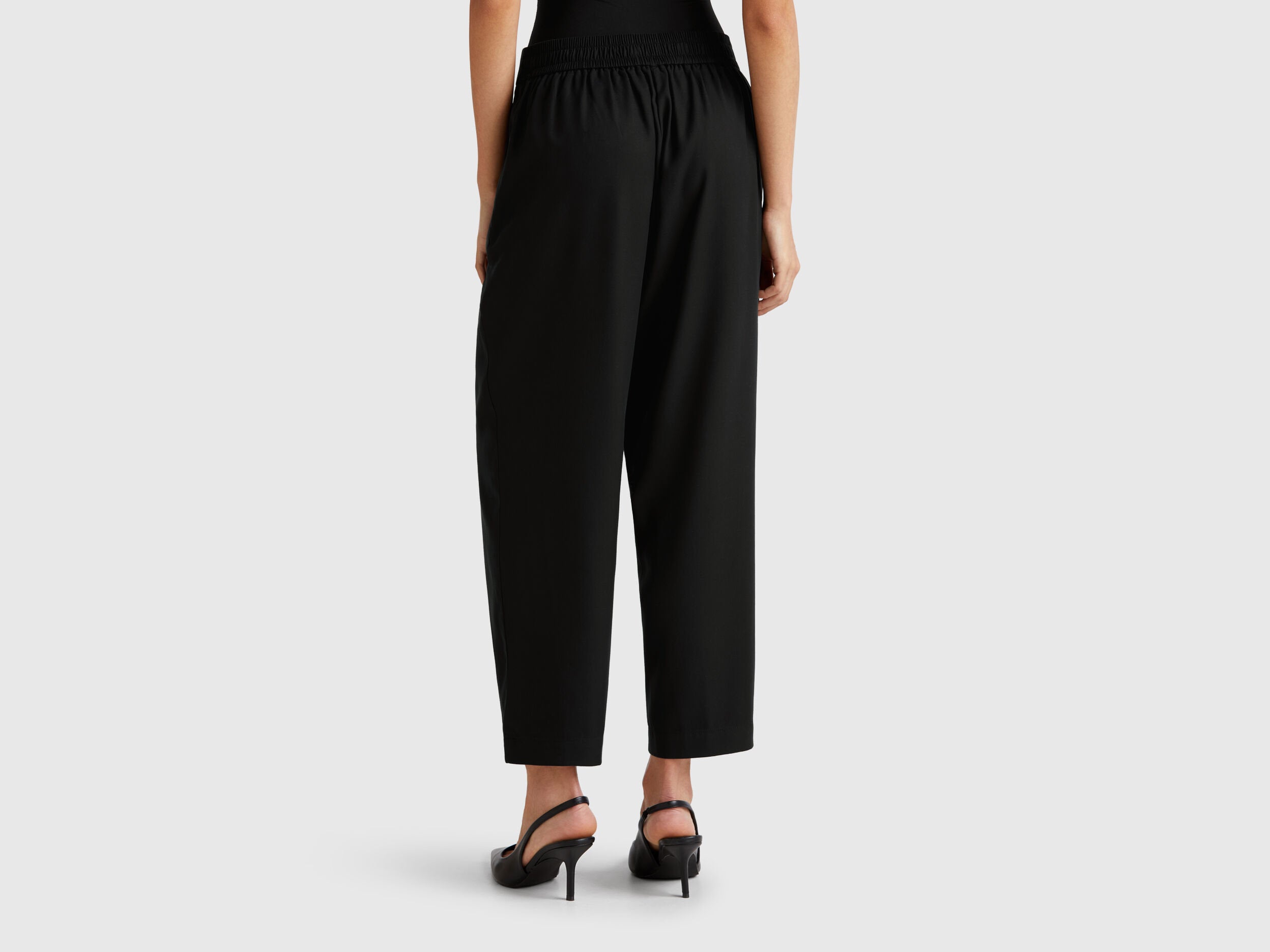 Benetton_Flowy Trousers with Pleats_4T91DF08L_100_03