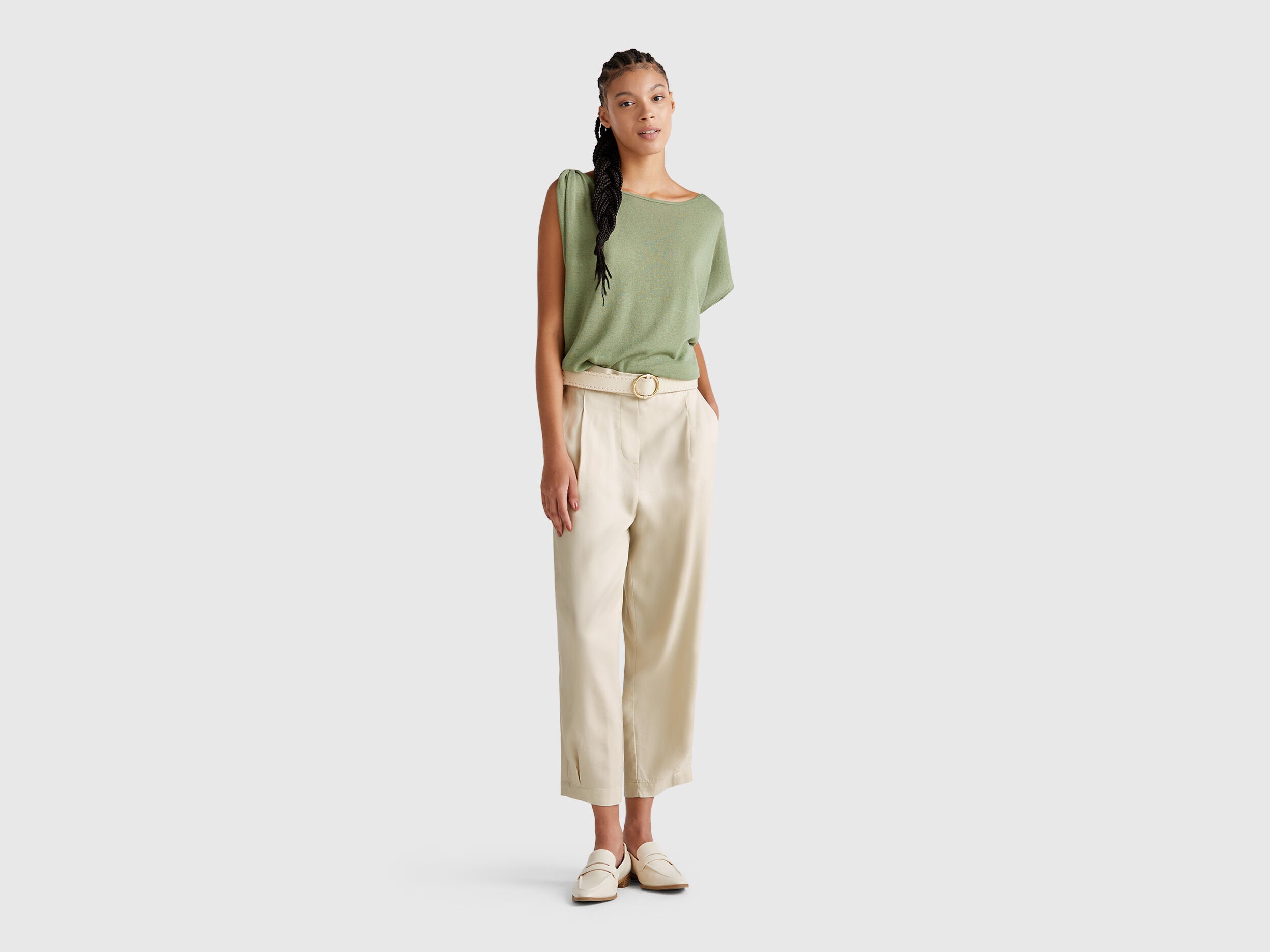 Benetton_Flowy Trousers with Pleats_4T91DF08L_152_01