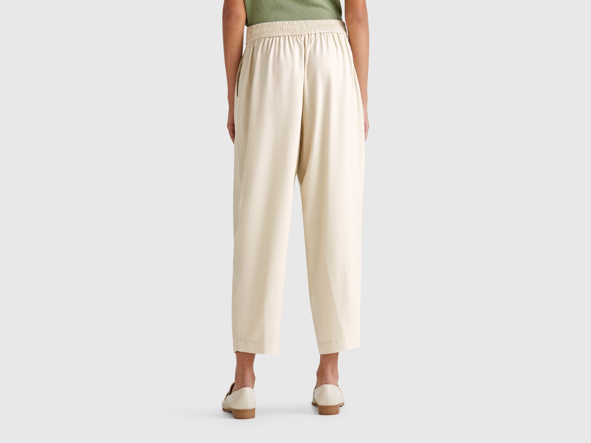 Benetton_Flowy Trousers with Pleats_4T91DF08L_152_03