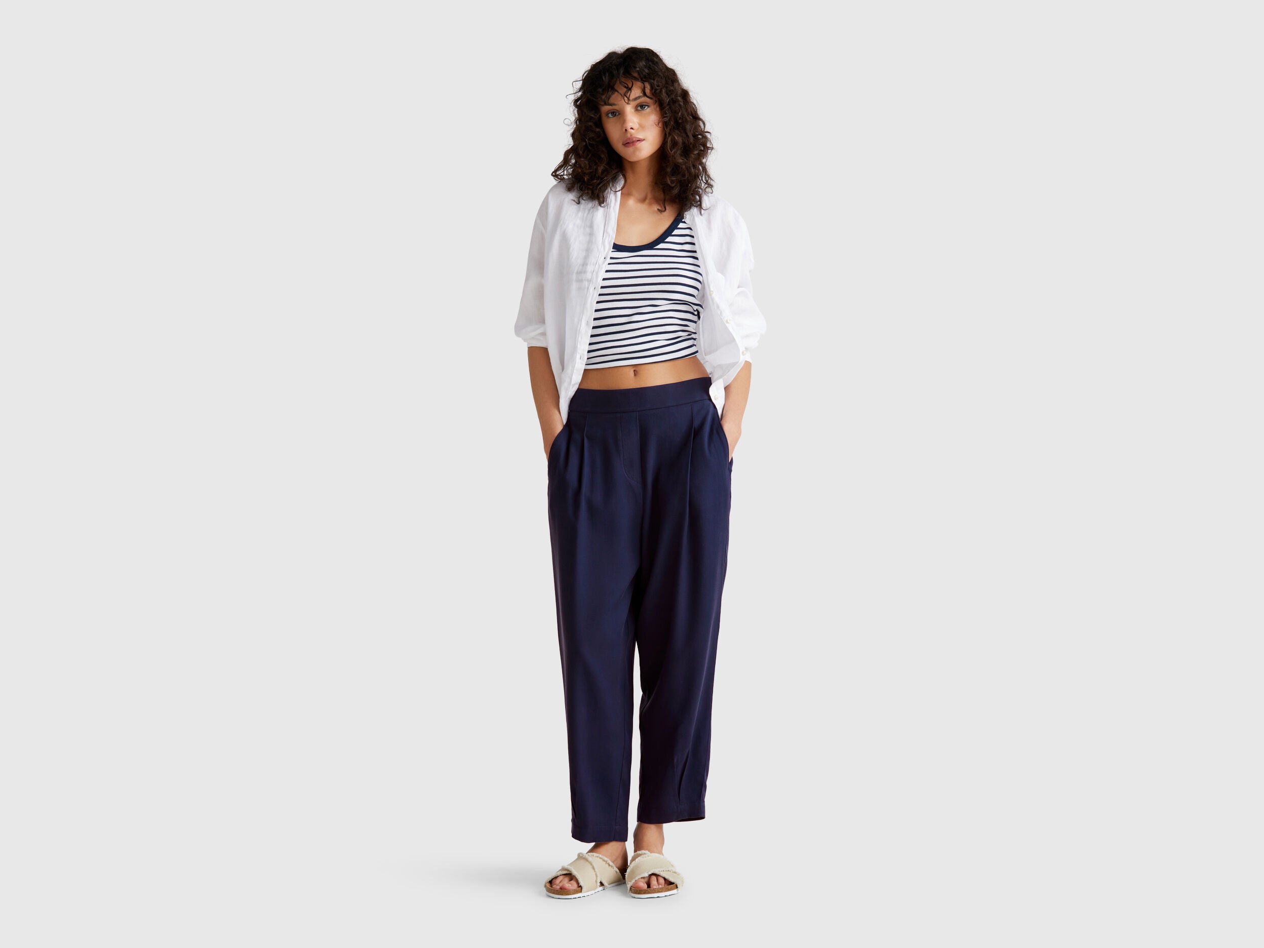 Benetton_Flowy Trousers with Pleats_4T91DF08L_252_01